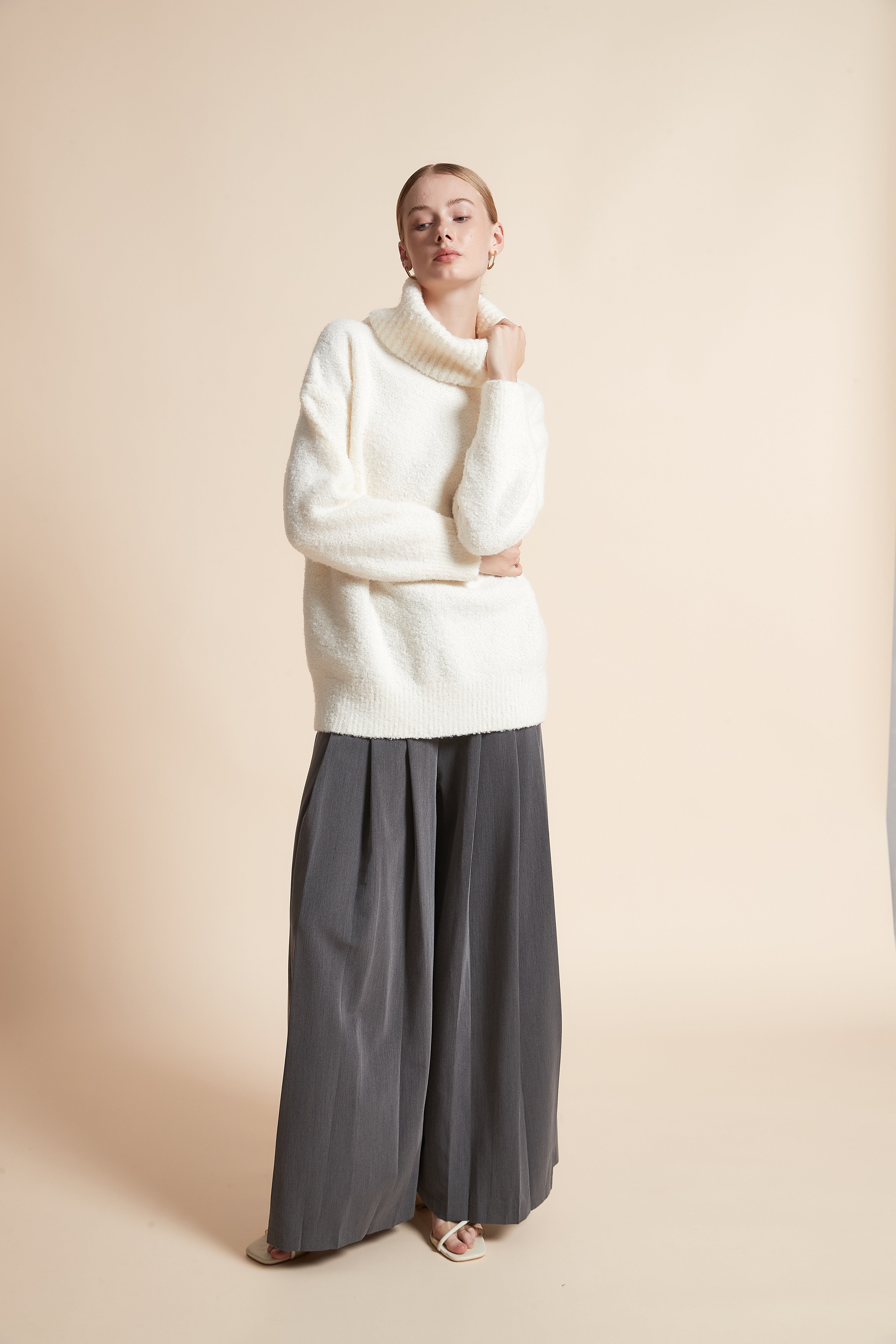 بلوفر أوفر سايز كم طويل سادة