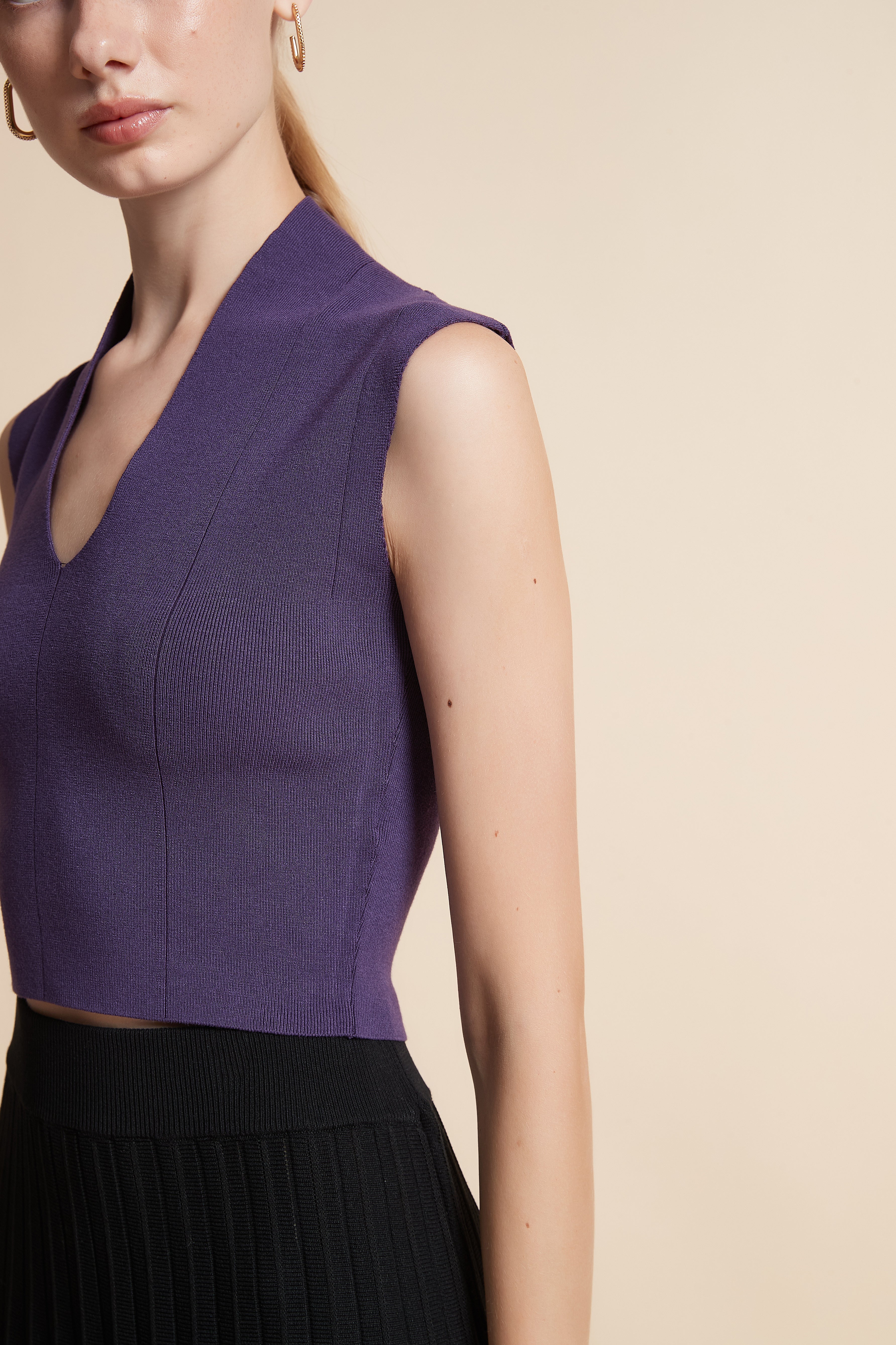 Ribbed Sleeveless V-Neck Top