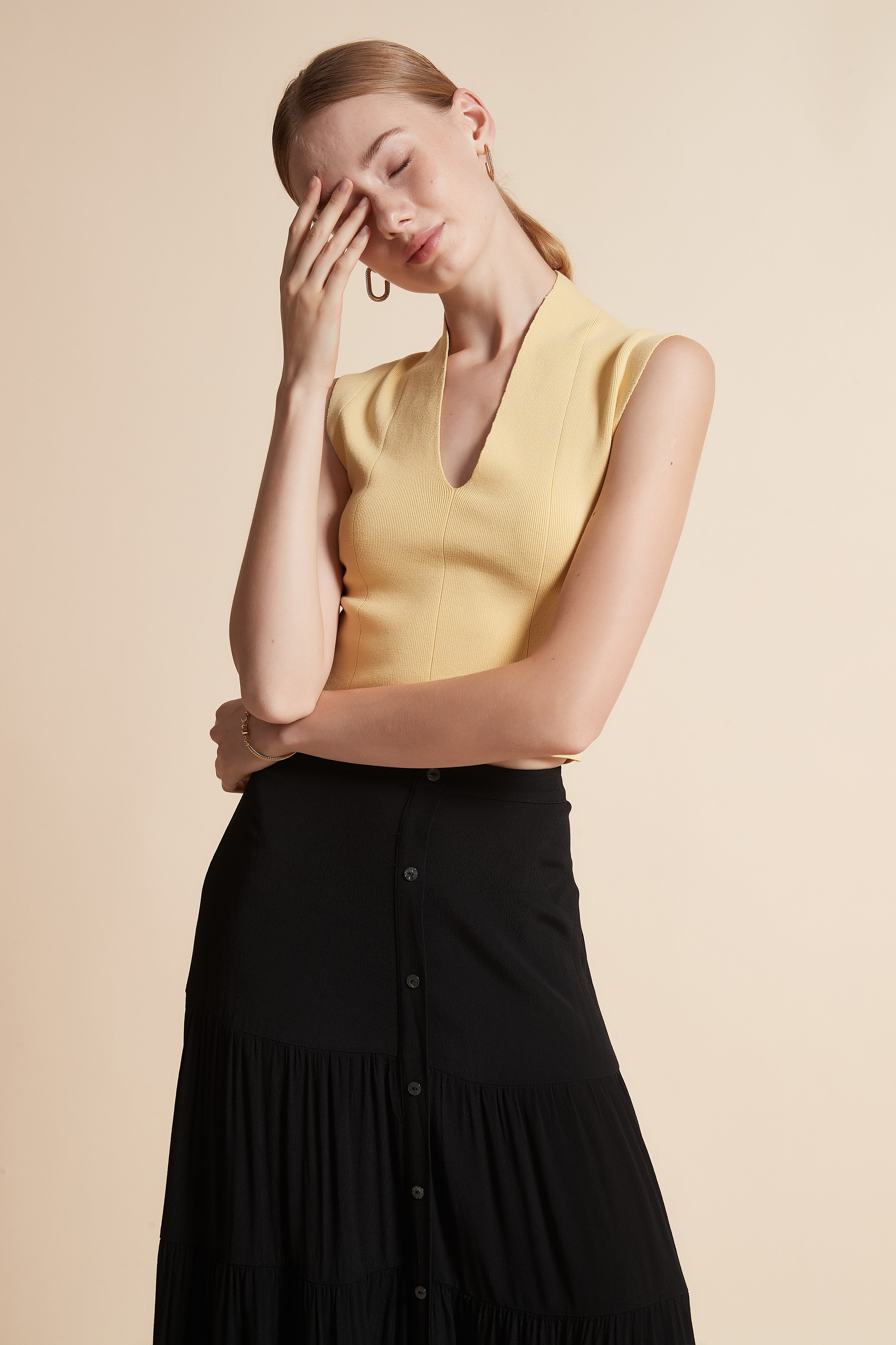 Ribbed Sleeveless V-Neck Top