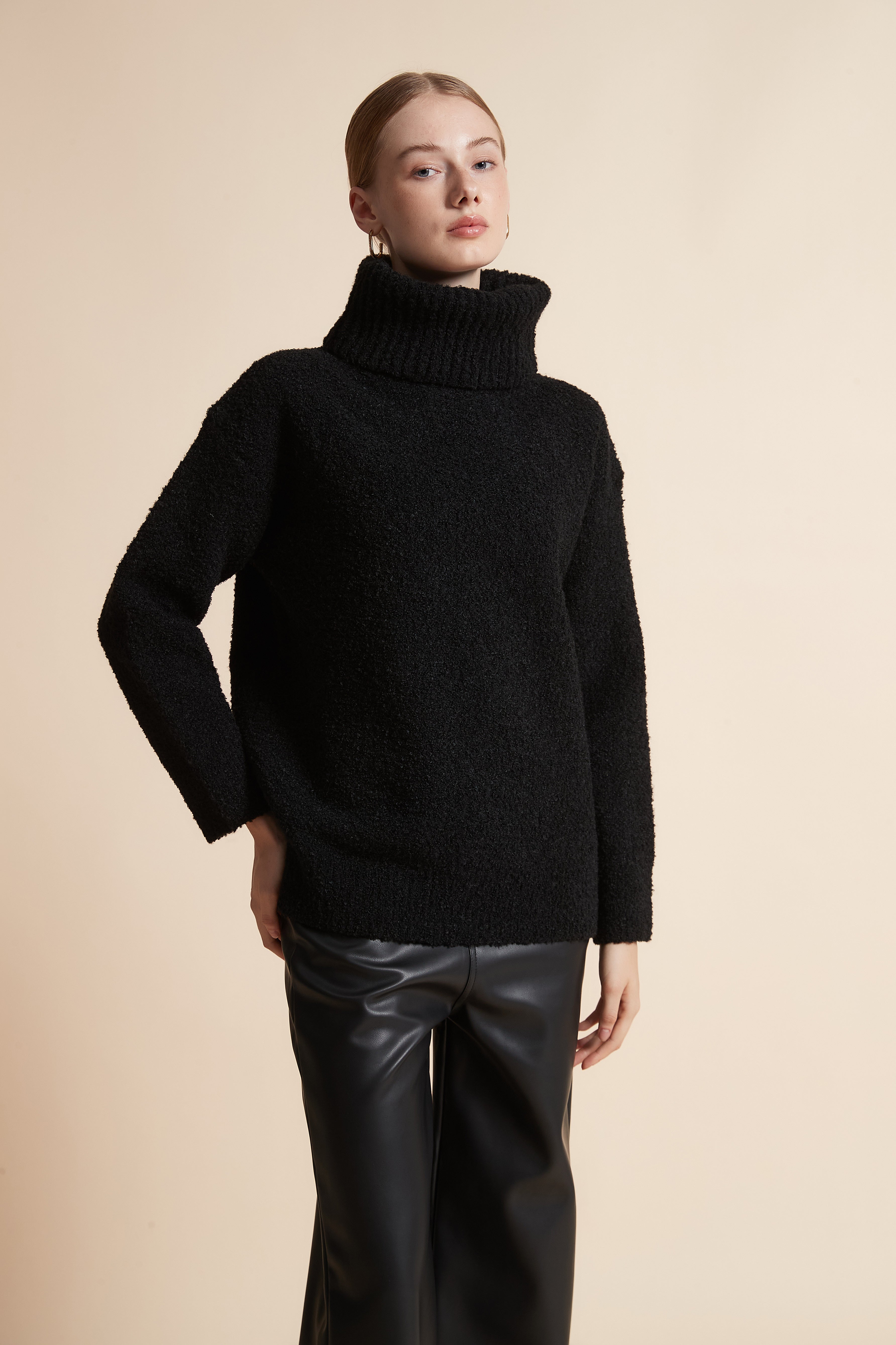 بلوفر أوفر سايز كم طويل سادة