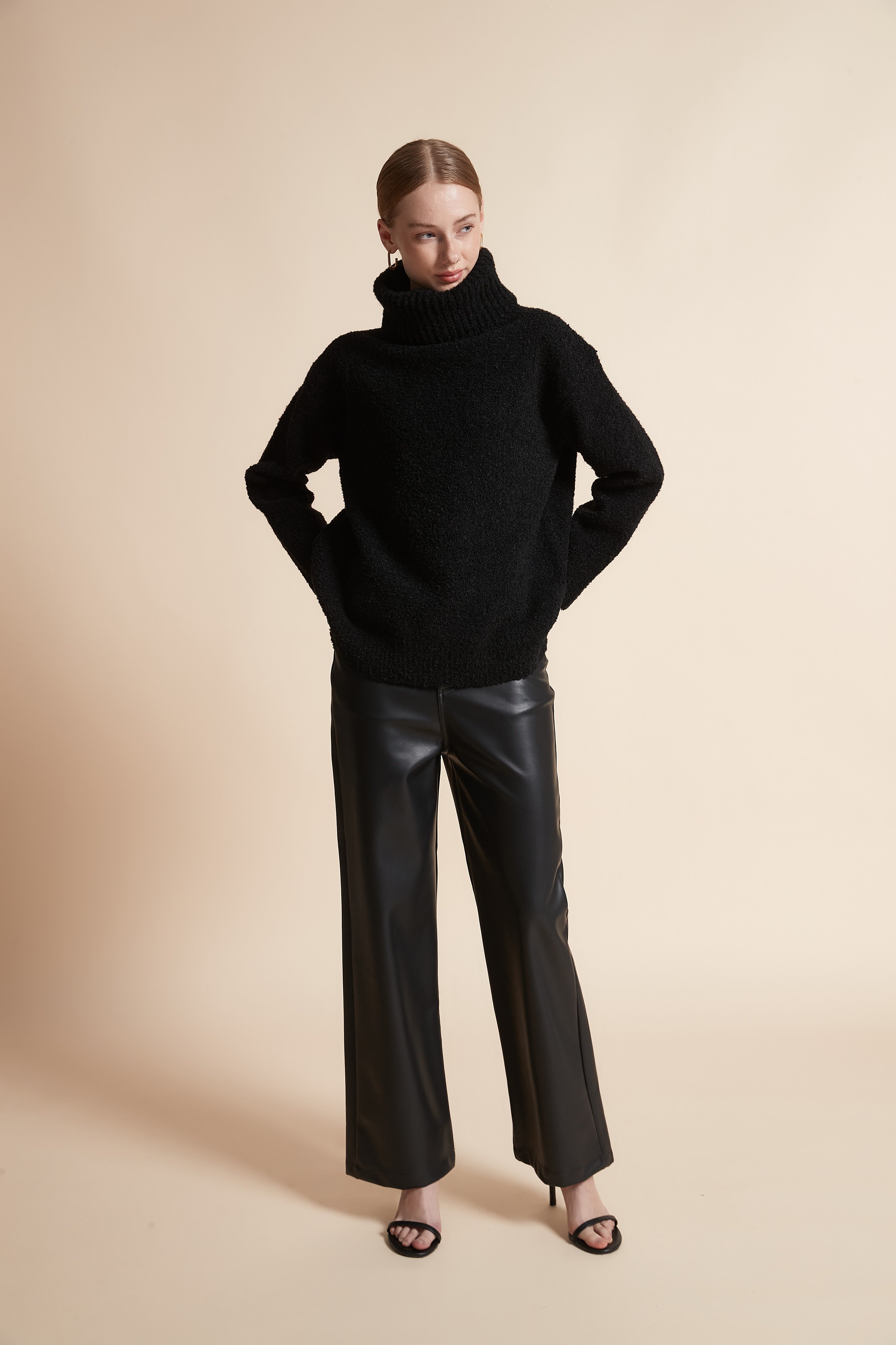 بلوفر أوفر سايز كم طويل سادة