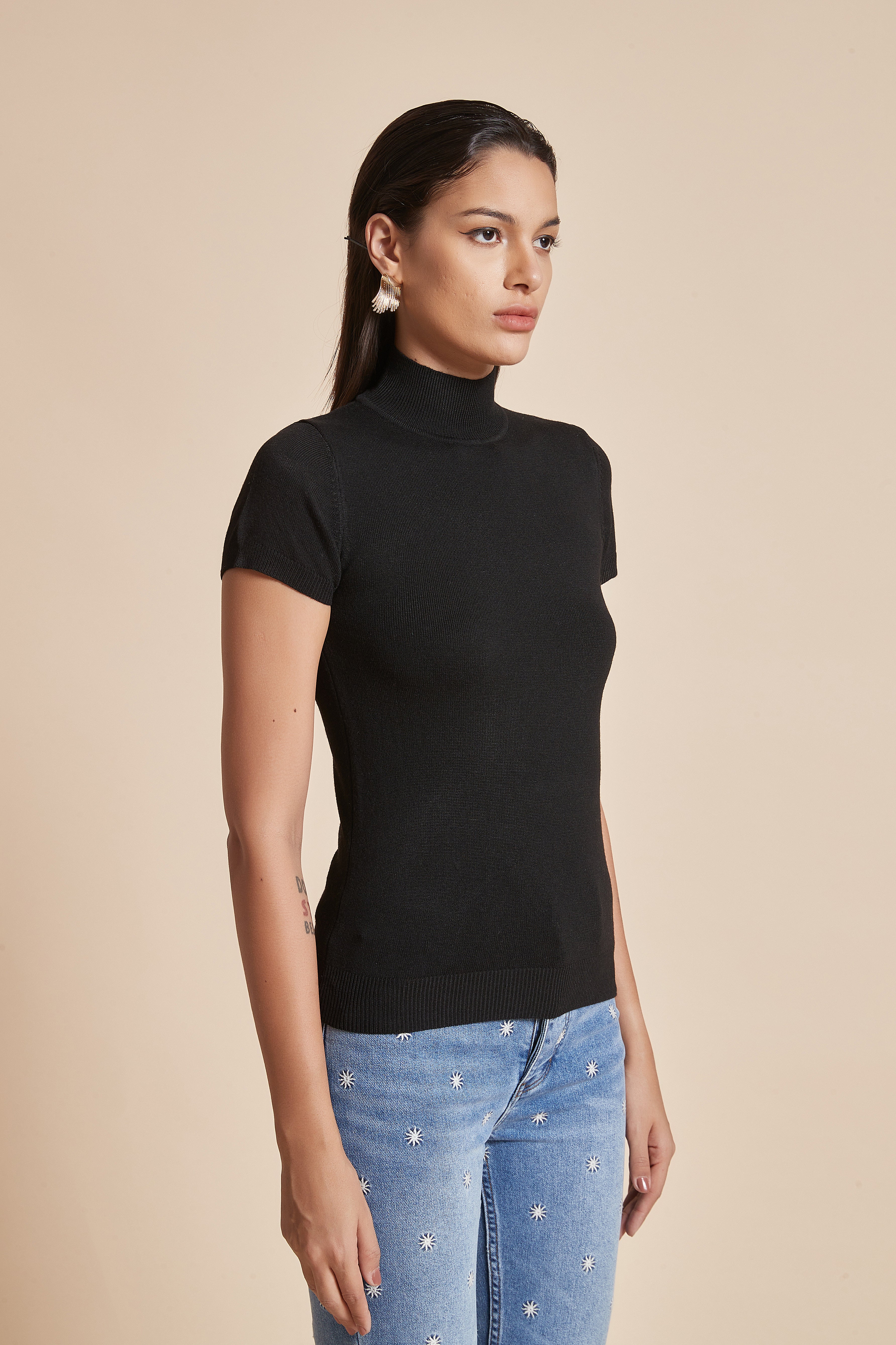 Yola Short Sleeve High-Neck Blouse