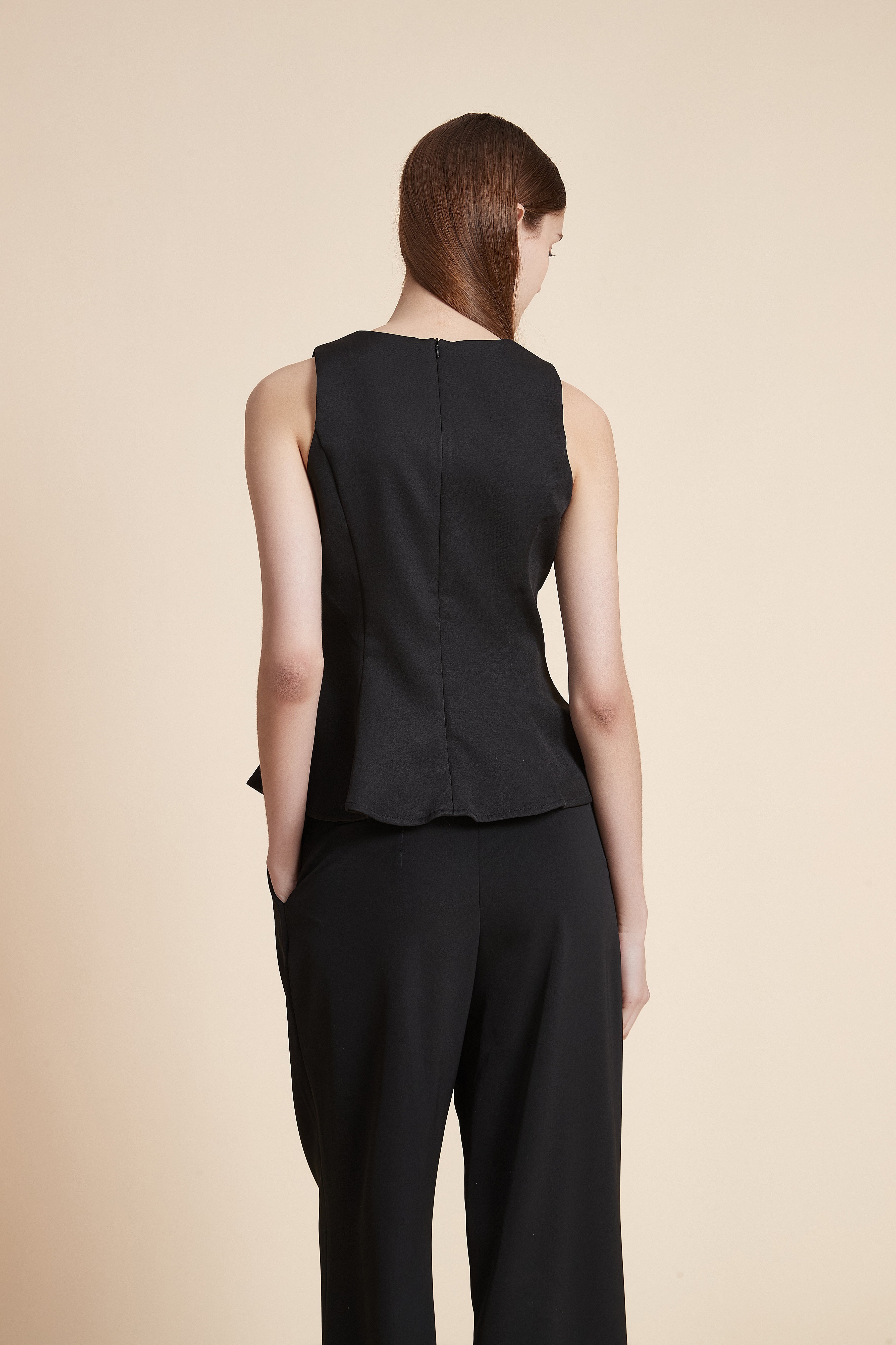 Sleeveless Seven Neck Blouse