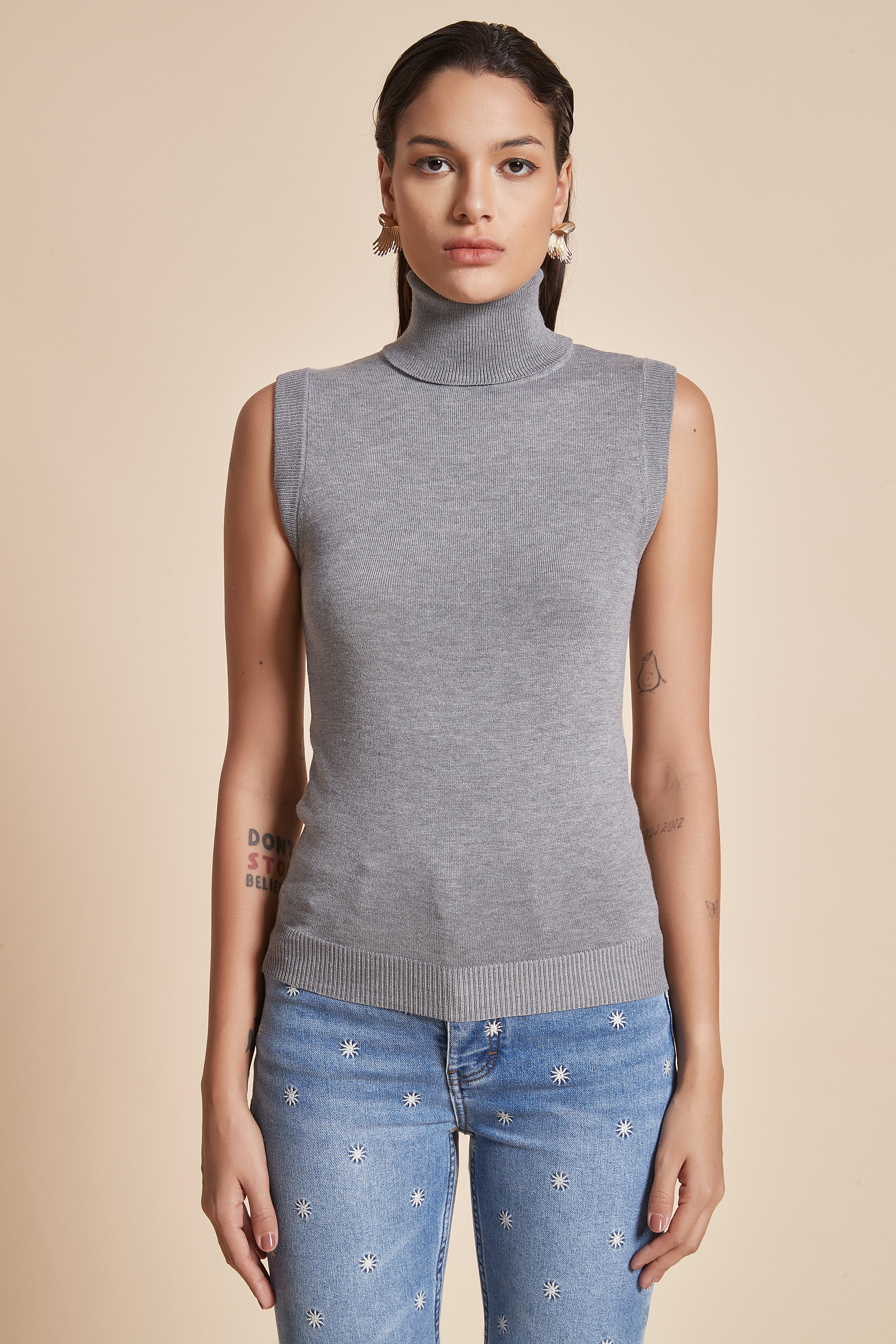 Yola Plain Ribbed High-Neck Blouse with Half Sleeves