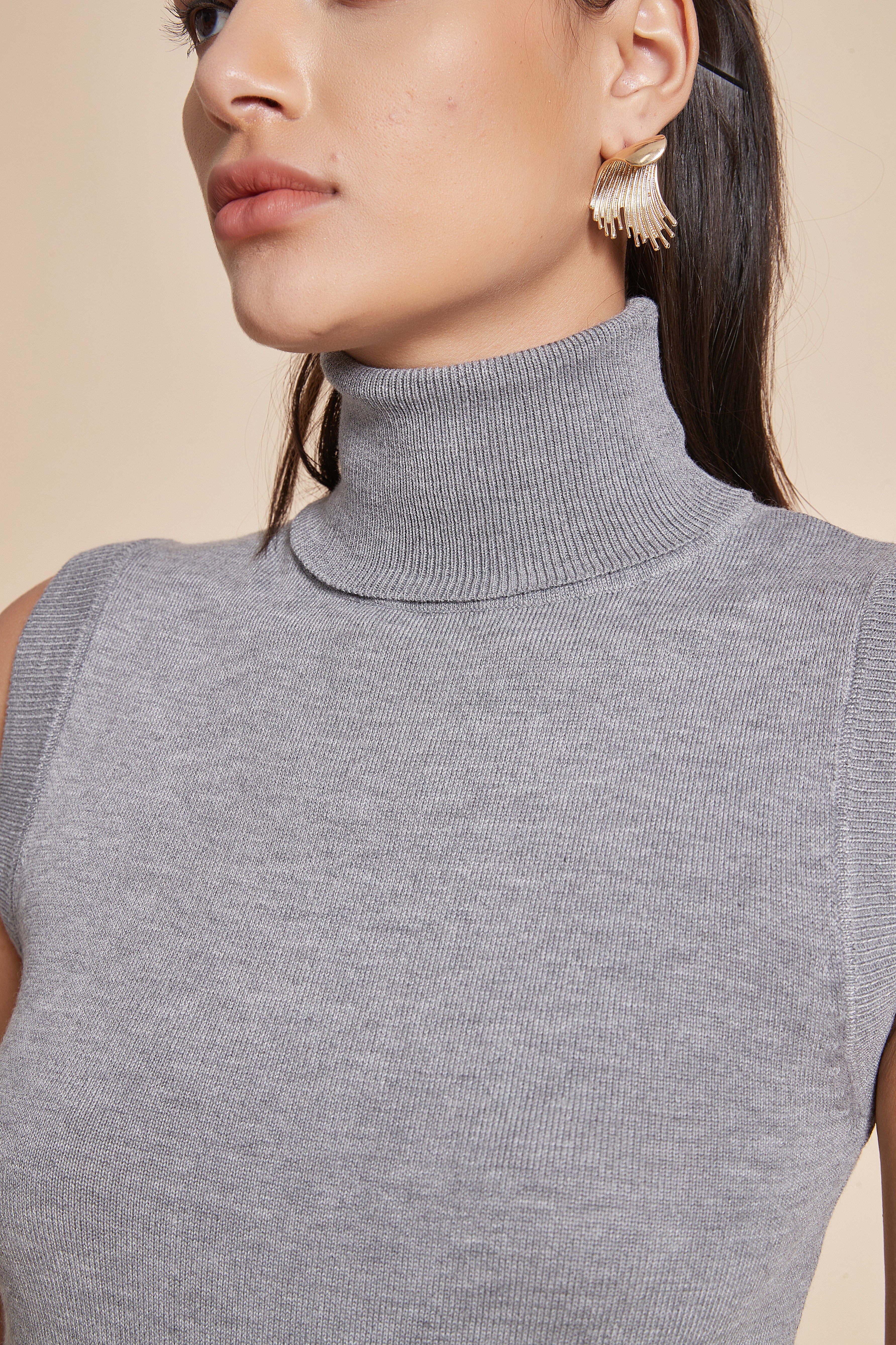 Yola Plain Ribbed High-Neck Blouse with Half Sleeves