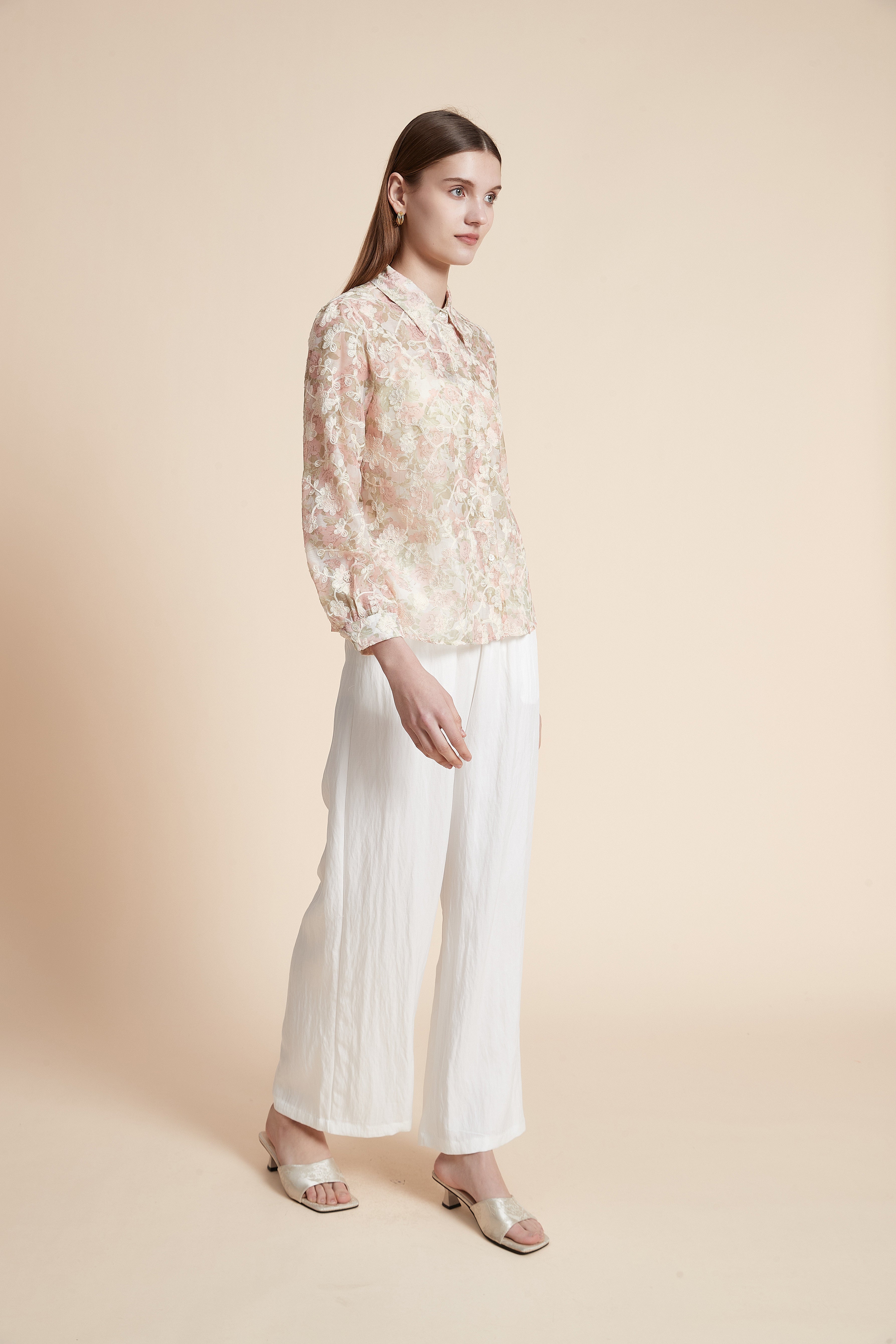 قميص مطرز بأكمام طويلة شفاف