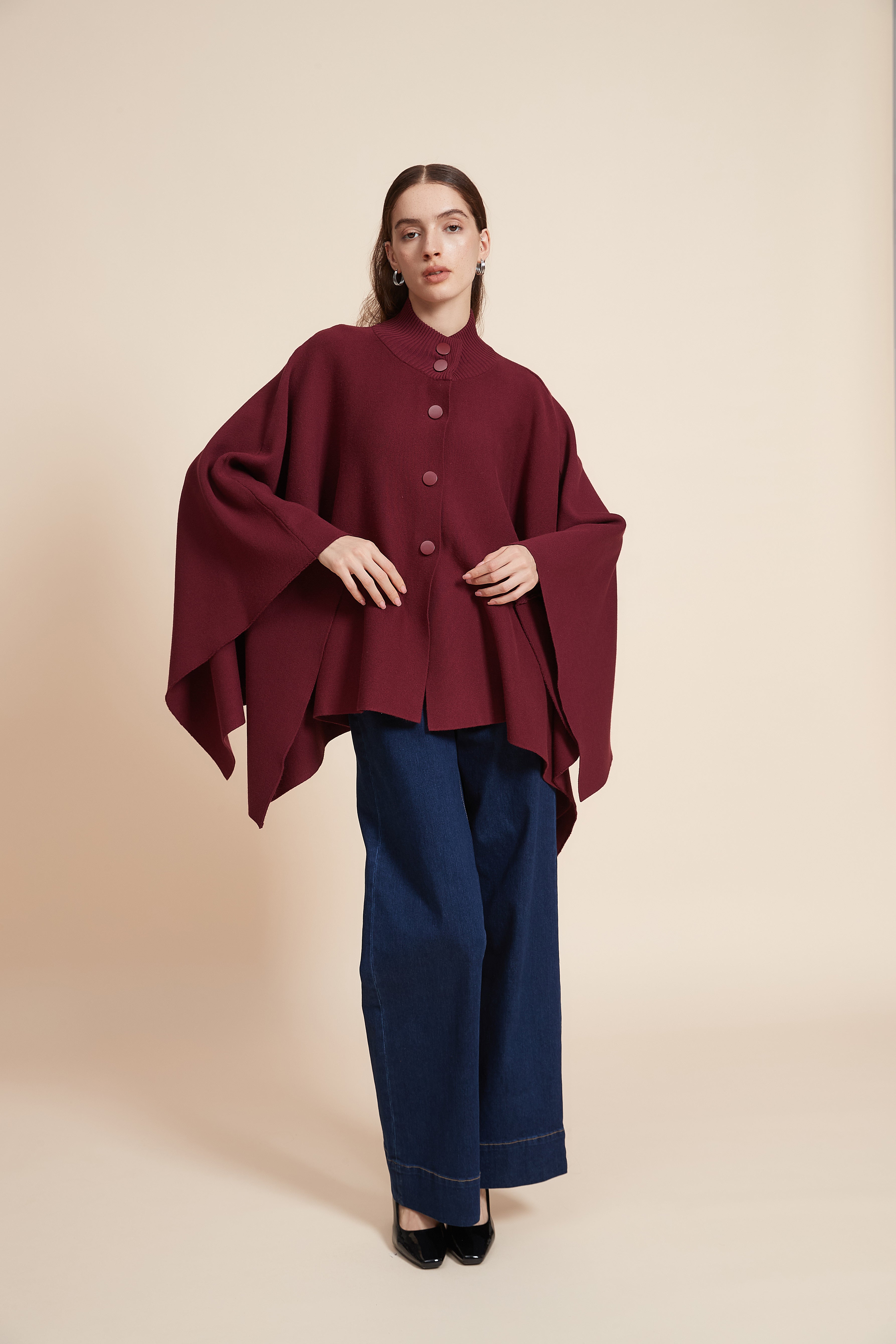 بونشو سادة بأزرار أمامية وكم طويل