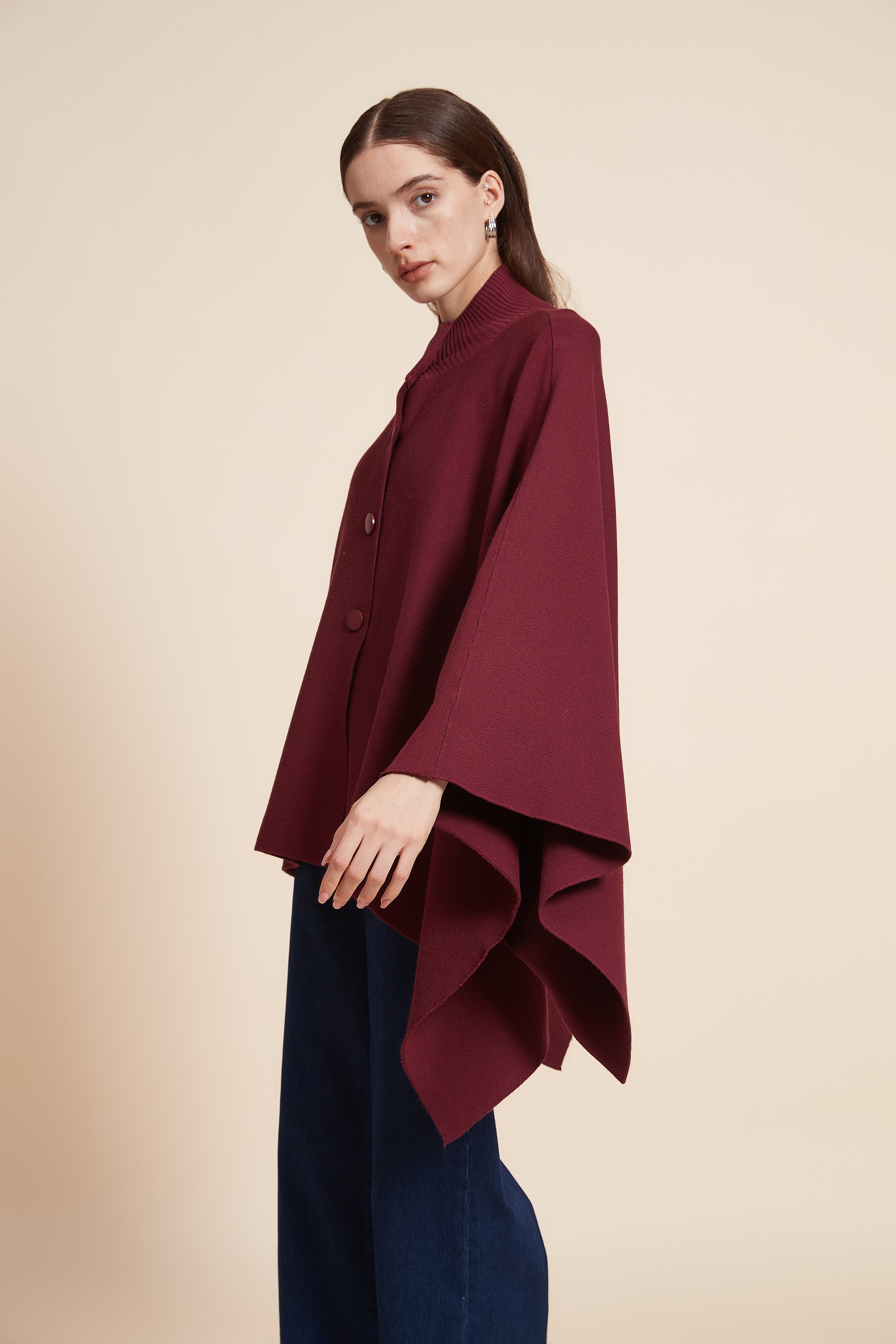 بونشو سادة بأزرار أمامية وكم طويل