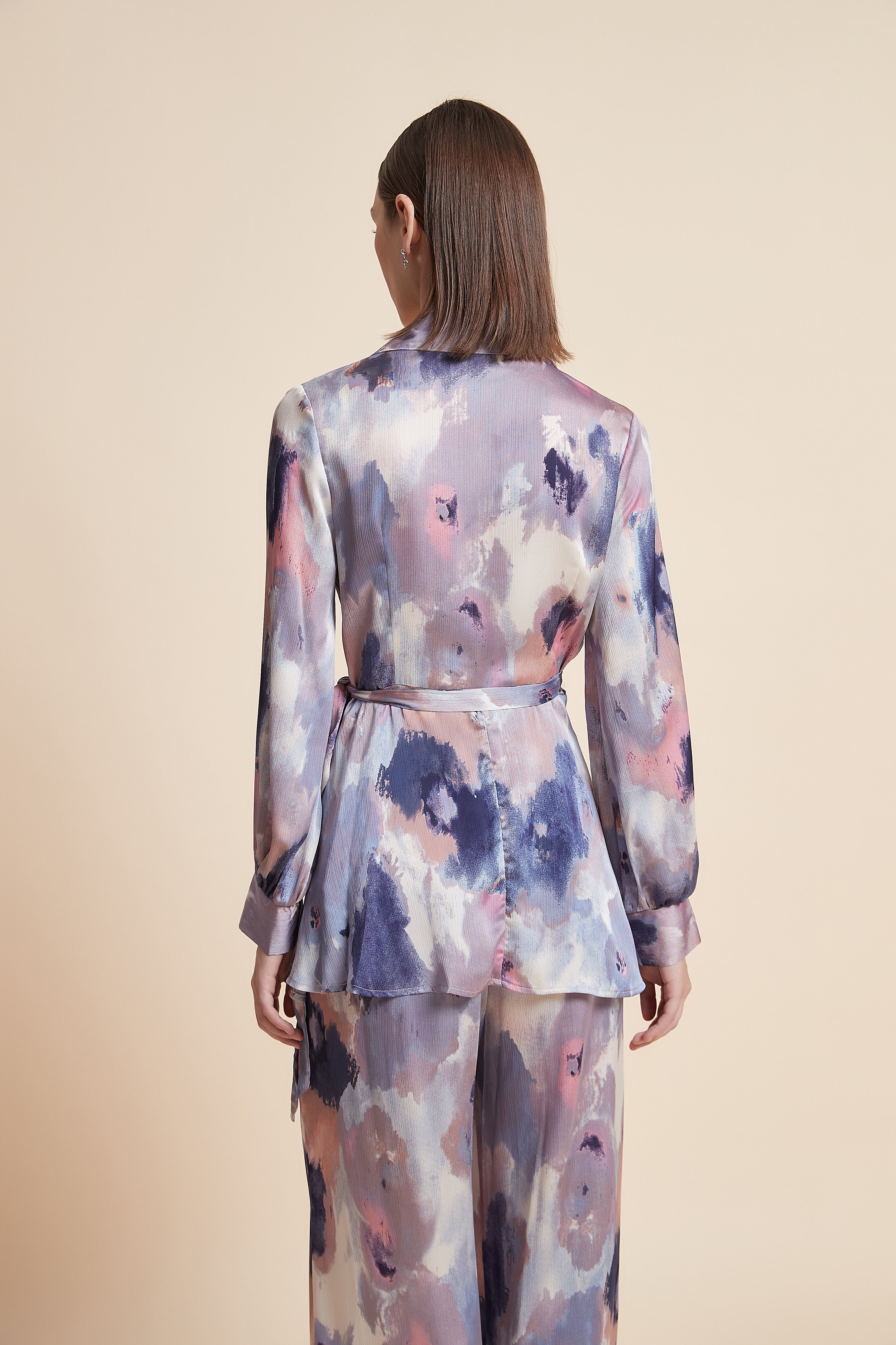 بلوزة كم طويل مطبوعة بطول الخاصرة