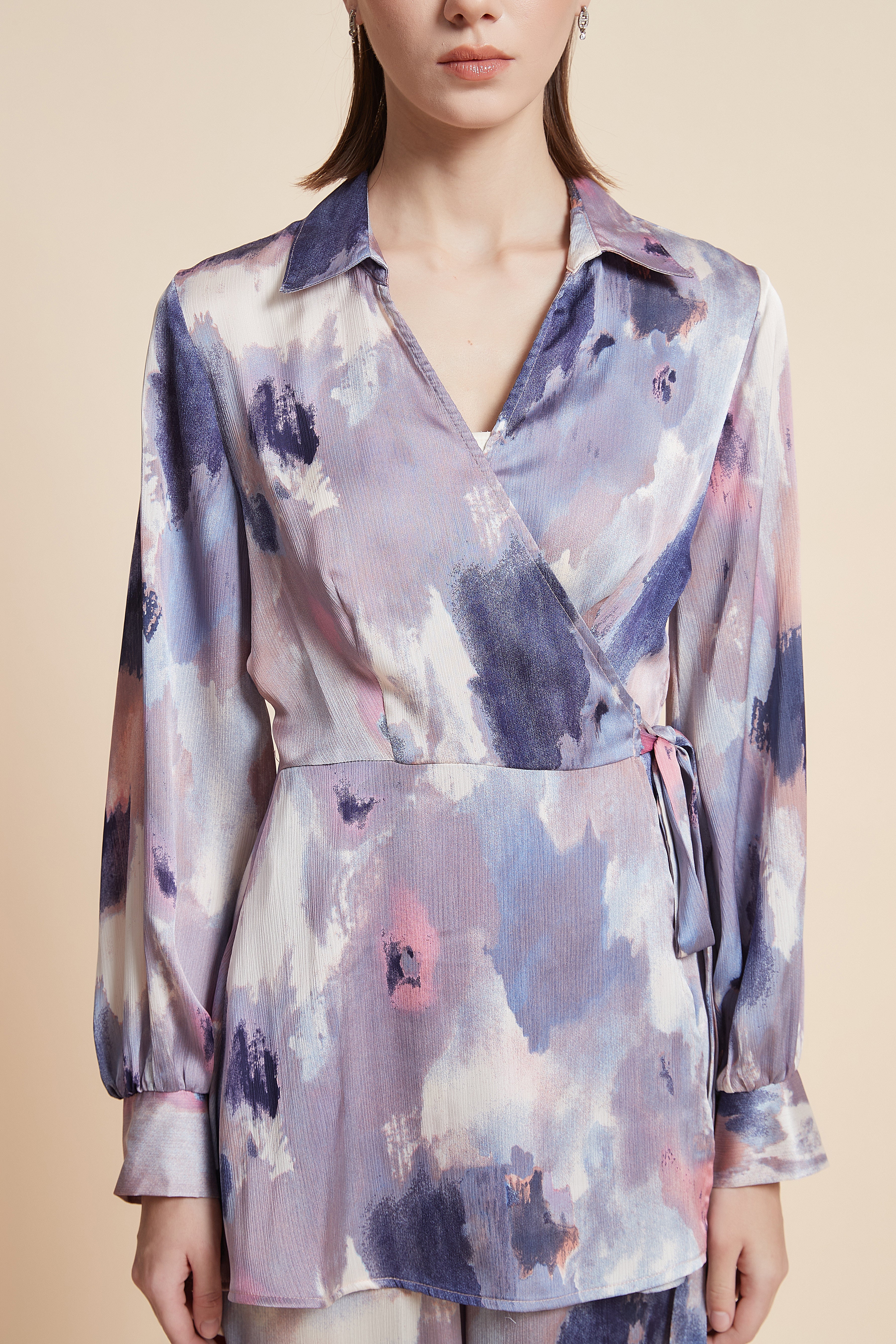 بلوزة كم طويل مطبوعة بطول الخاصرة