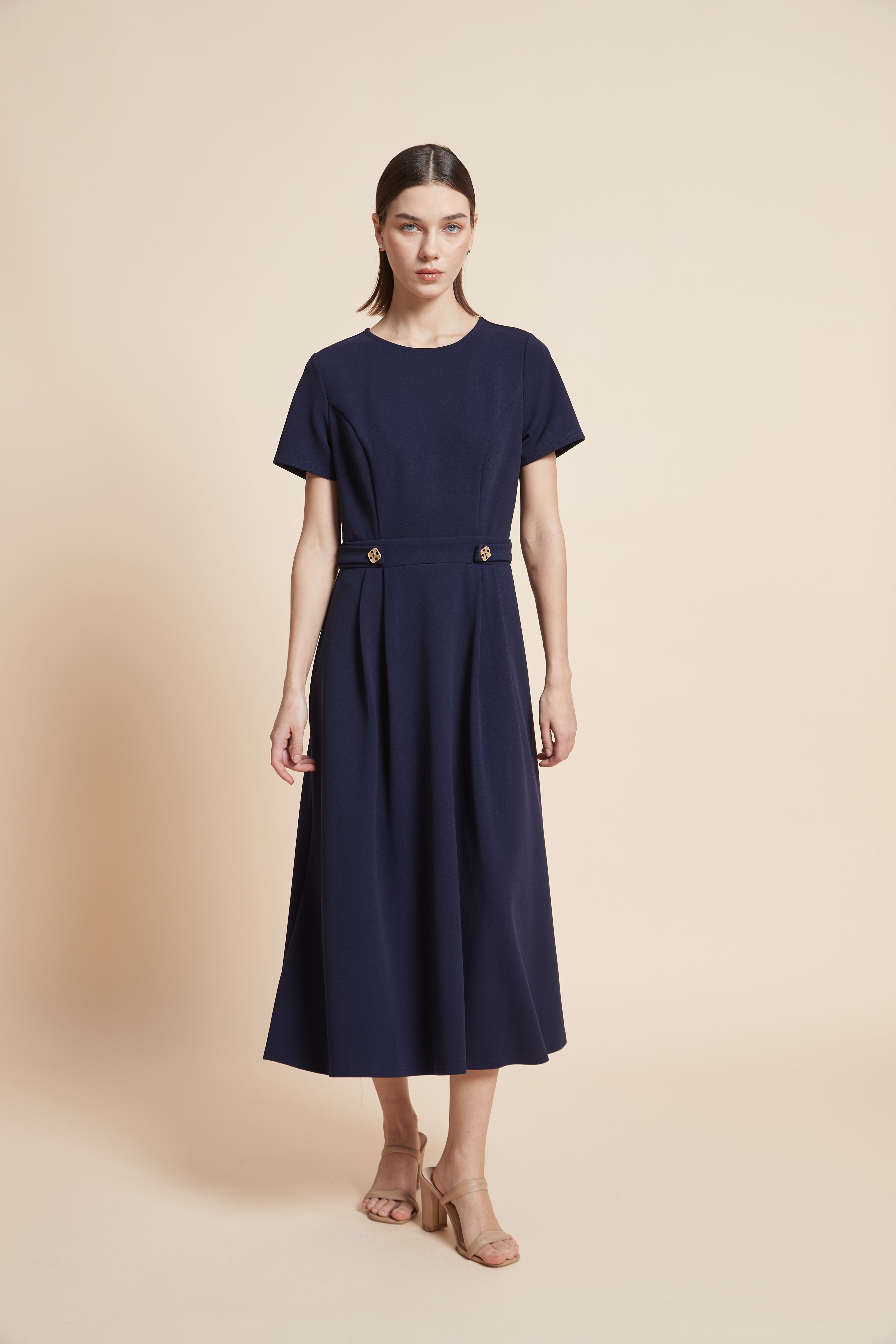 فستان ميدي نصف كم بقصة واسعة