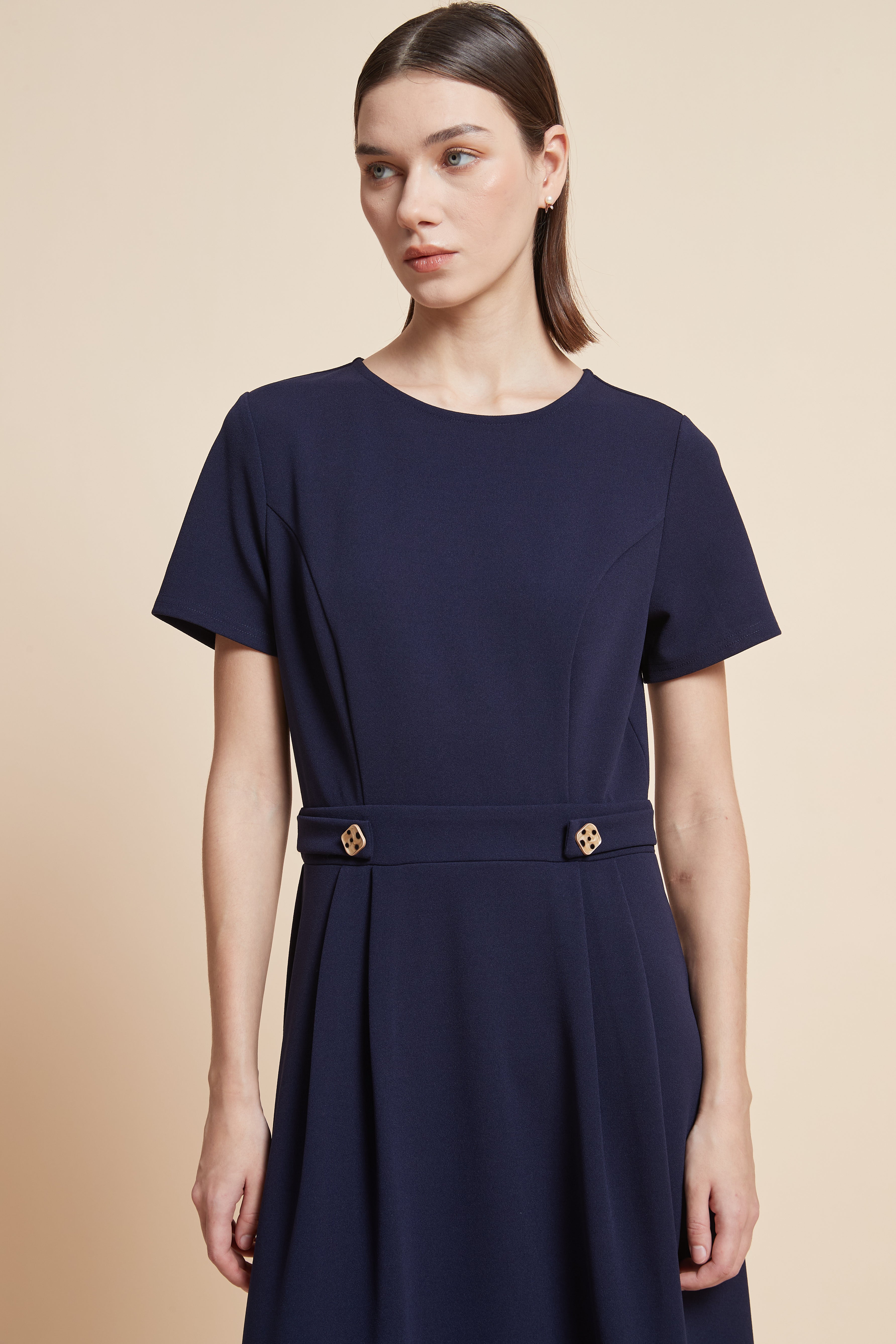 فستان ميدي نصف كم بقصة واسعة