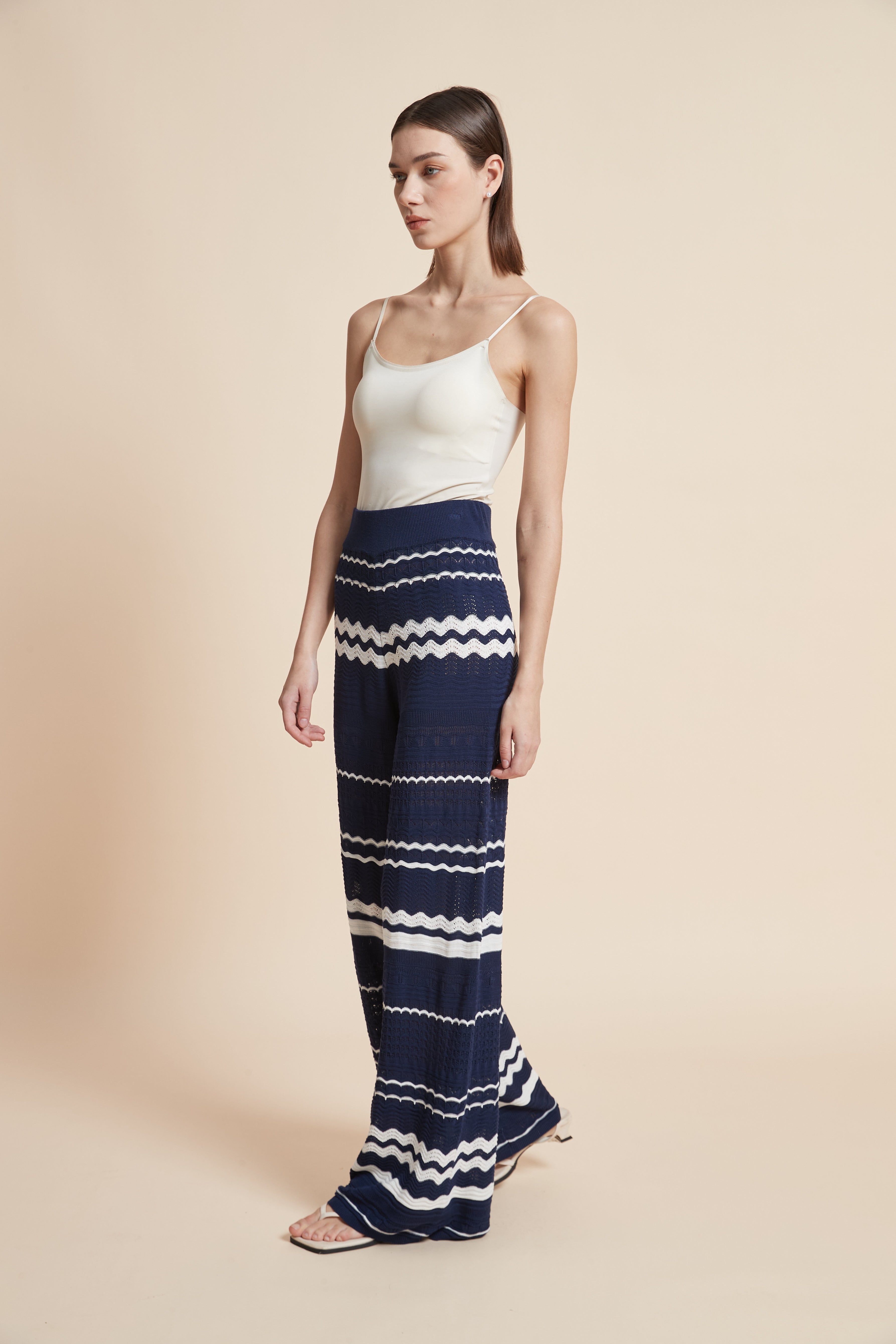 بنطلون واسع مخطط