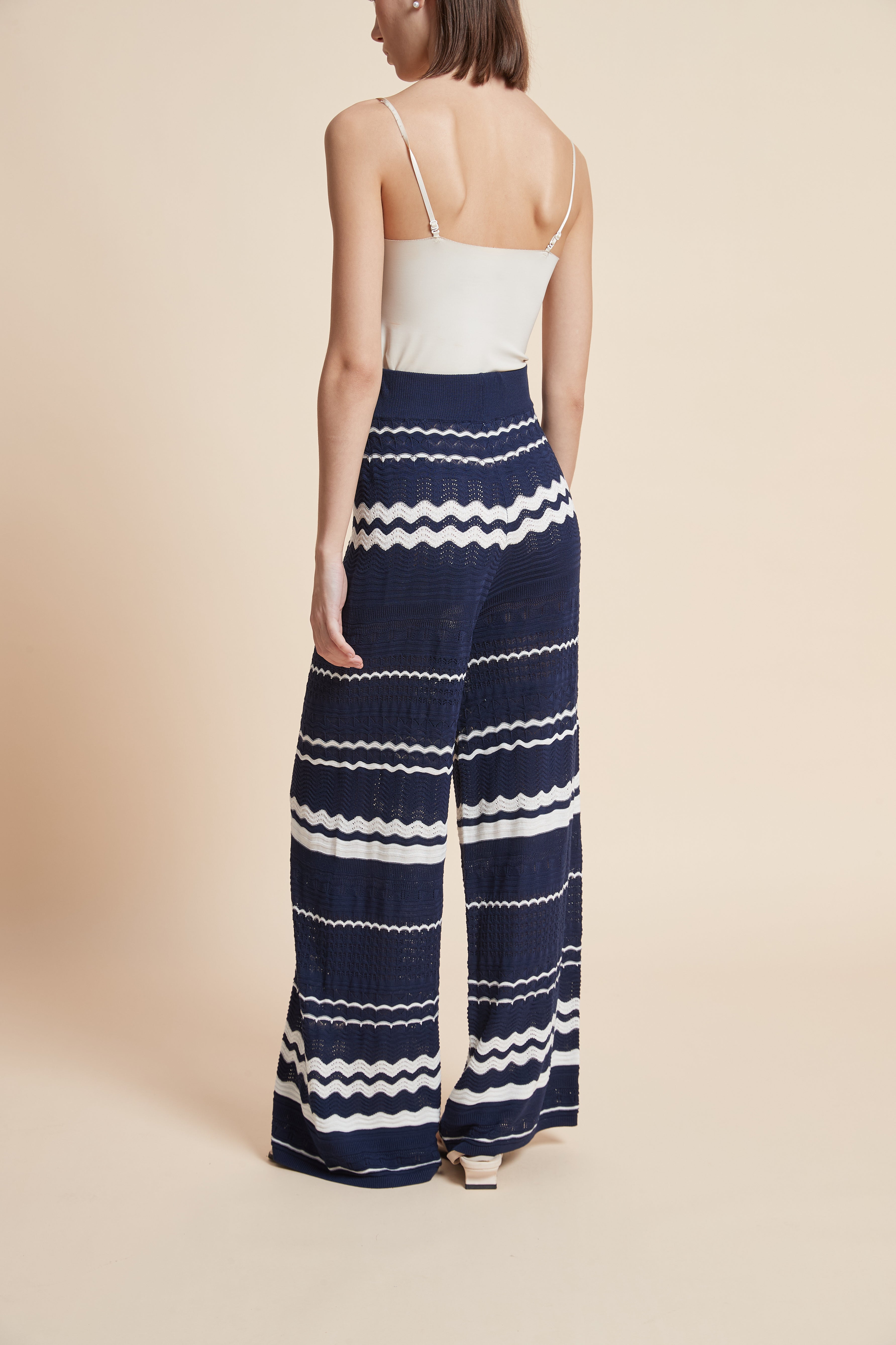 بنطلون واسع مخطط