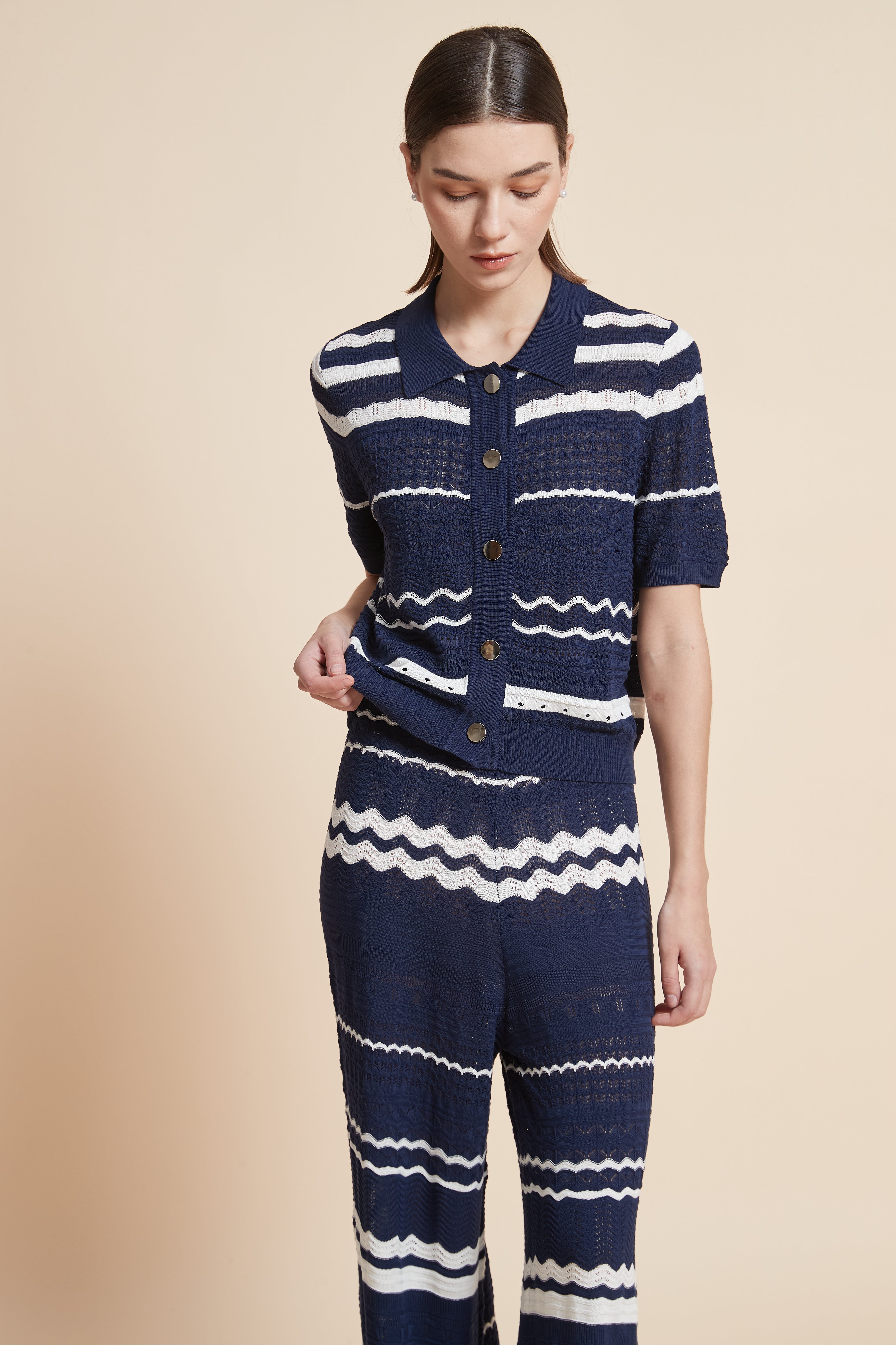 بلوزة نصف كم مخططة