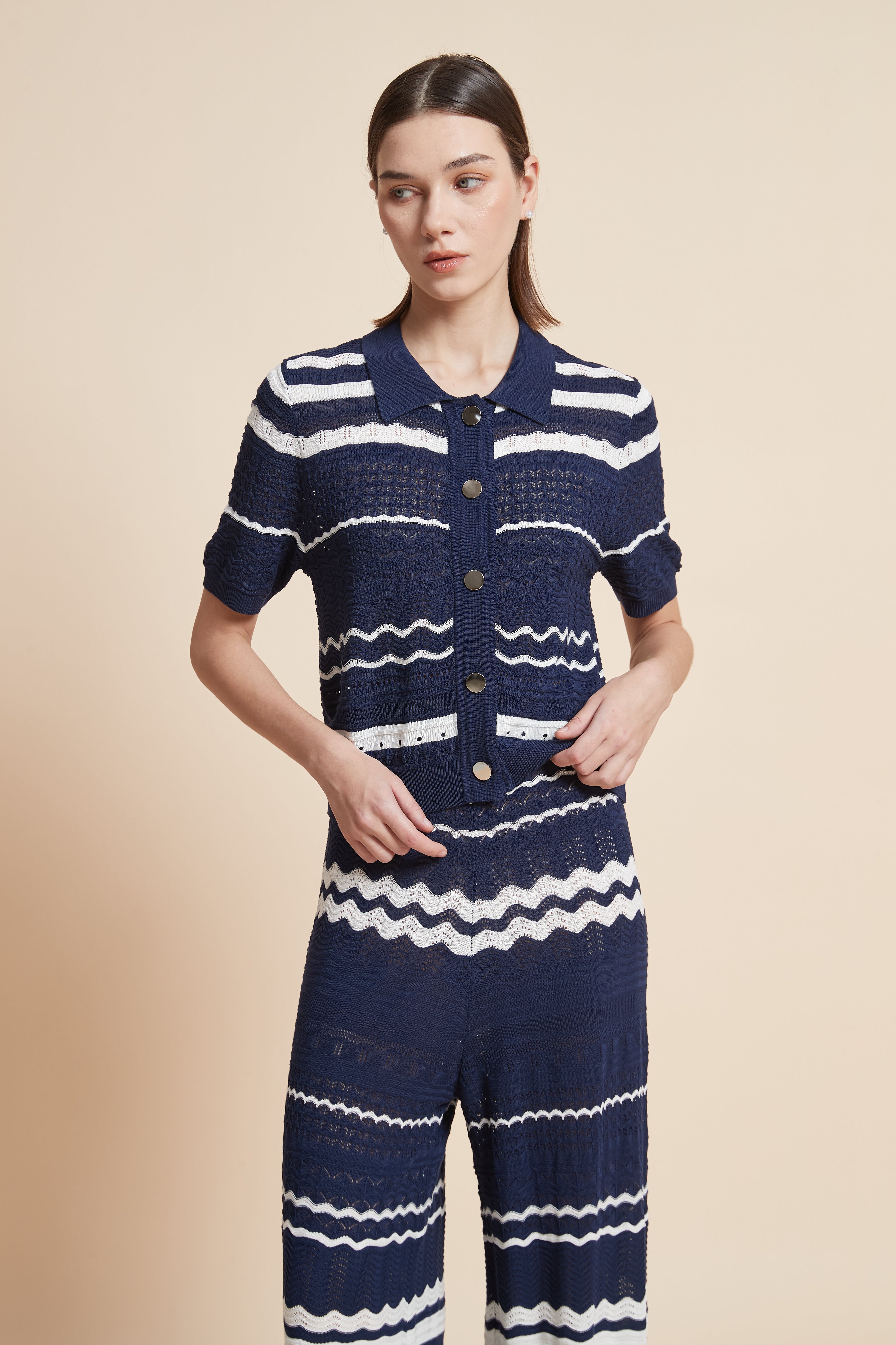 بلوزة نصف كم مخططة