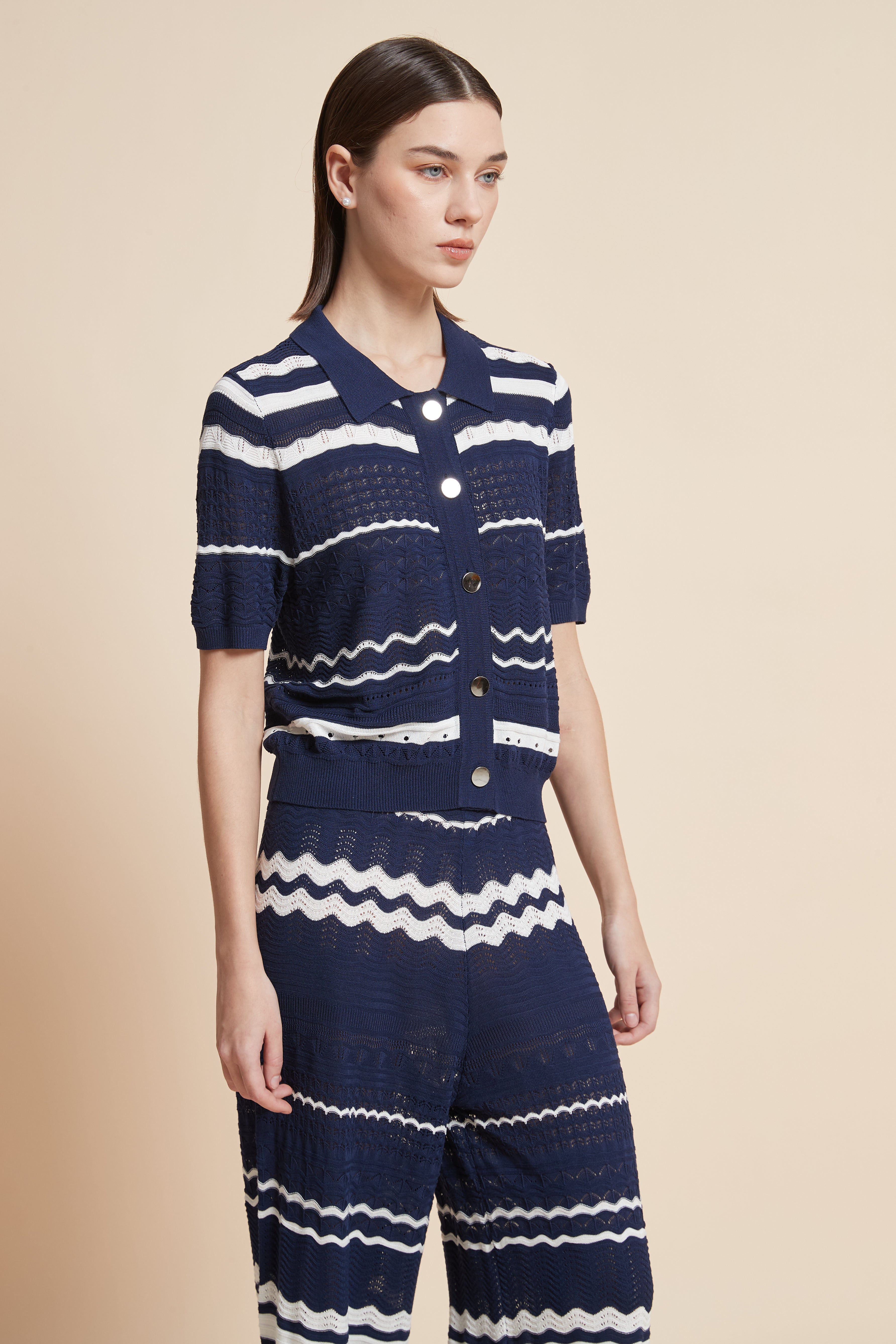 بلوزة نصف كم مخططة