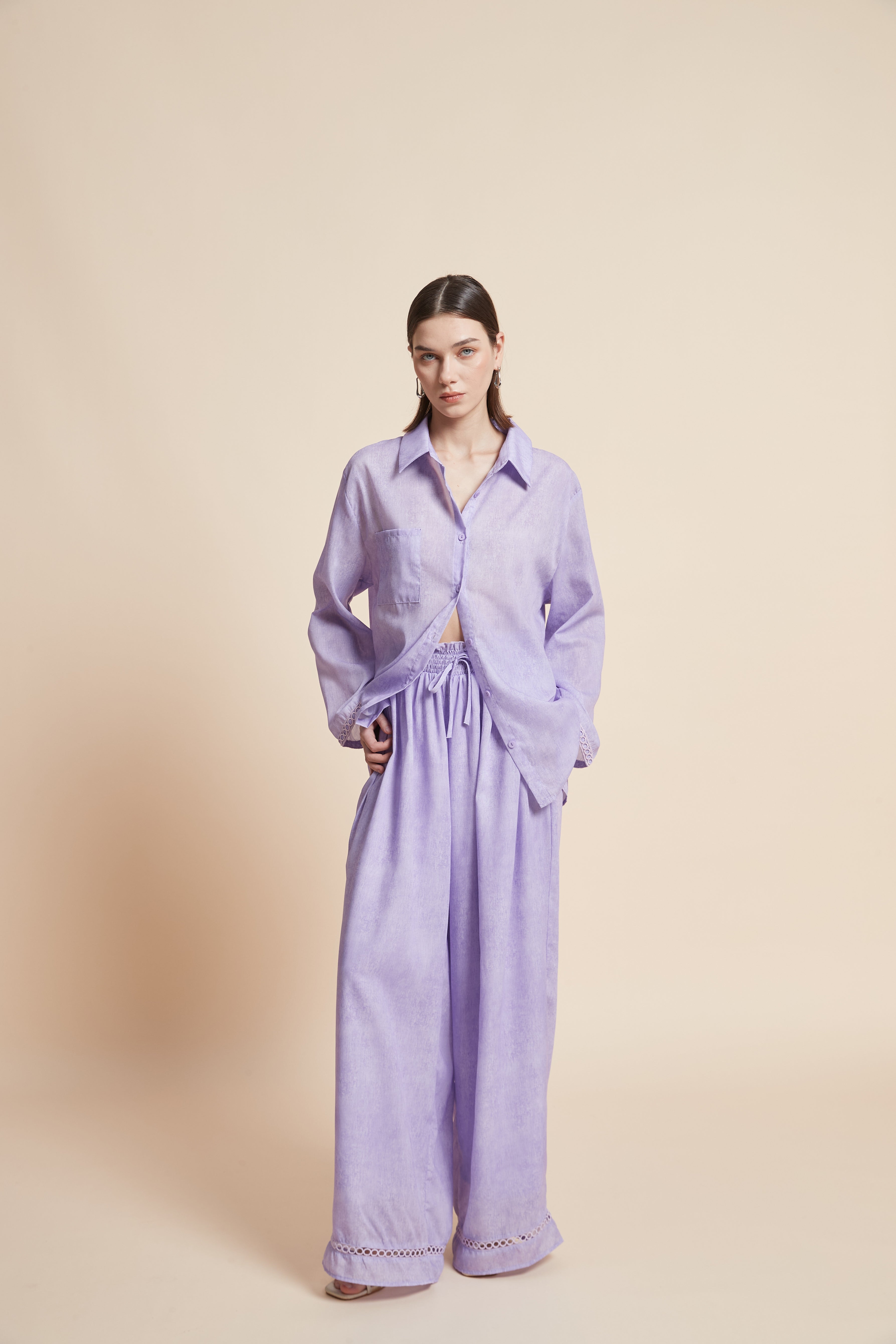 Long-sleeved plain waist-length shirt
