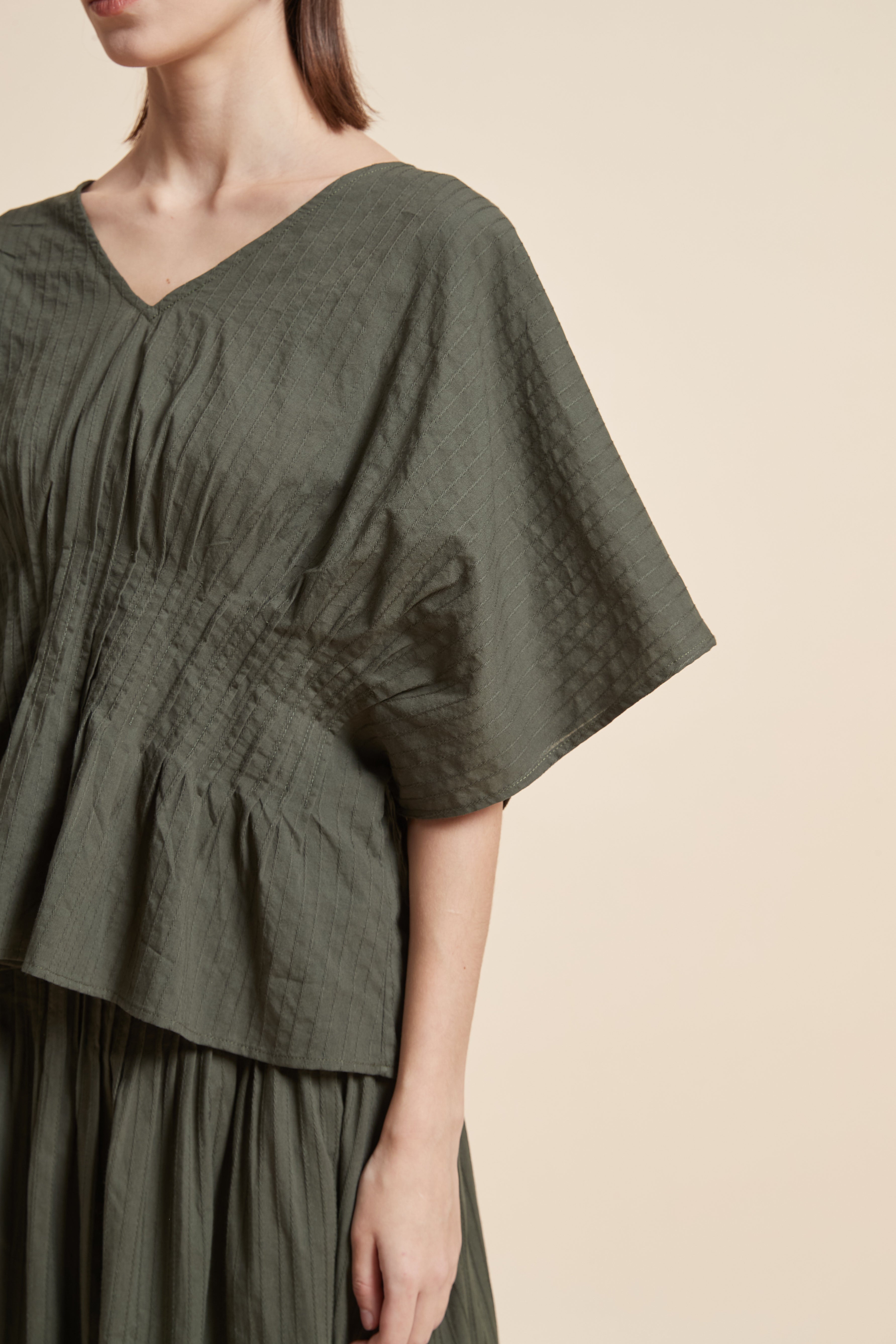 توب نصف كم سادة مكشكش