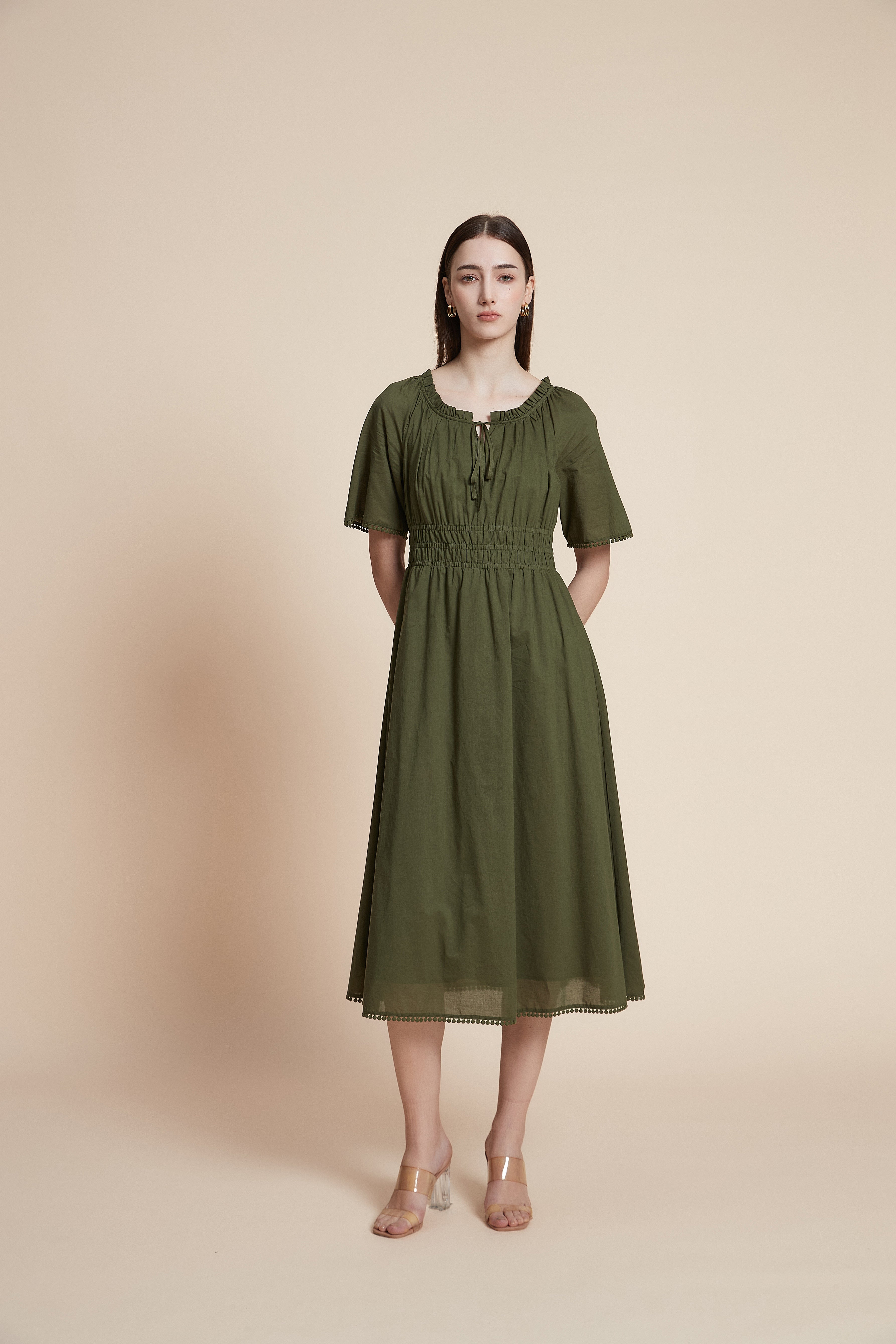 فستان ميدي نصف كم بقصة واسعة