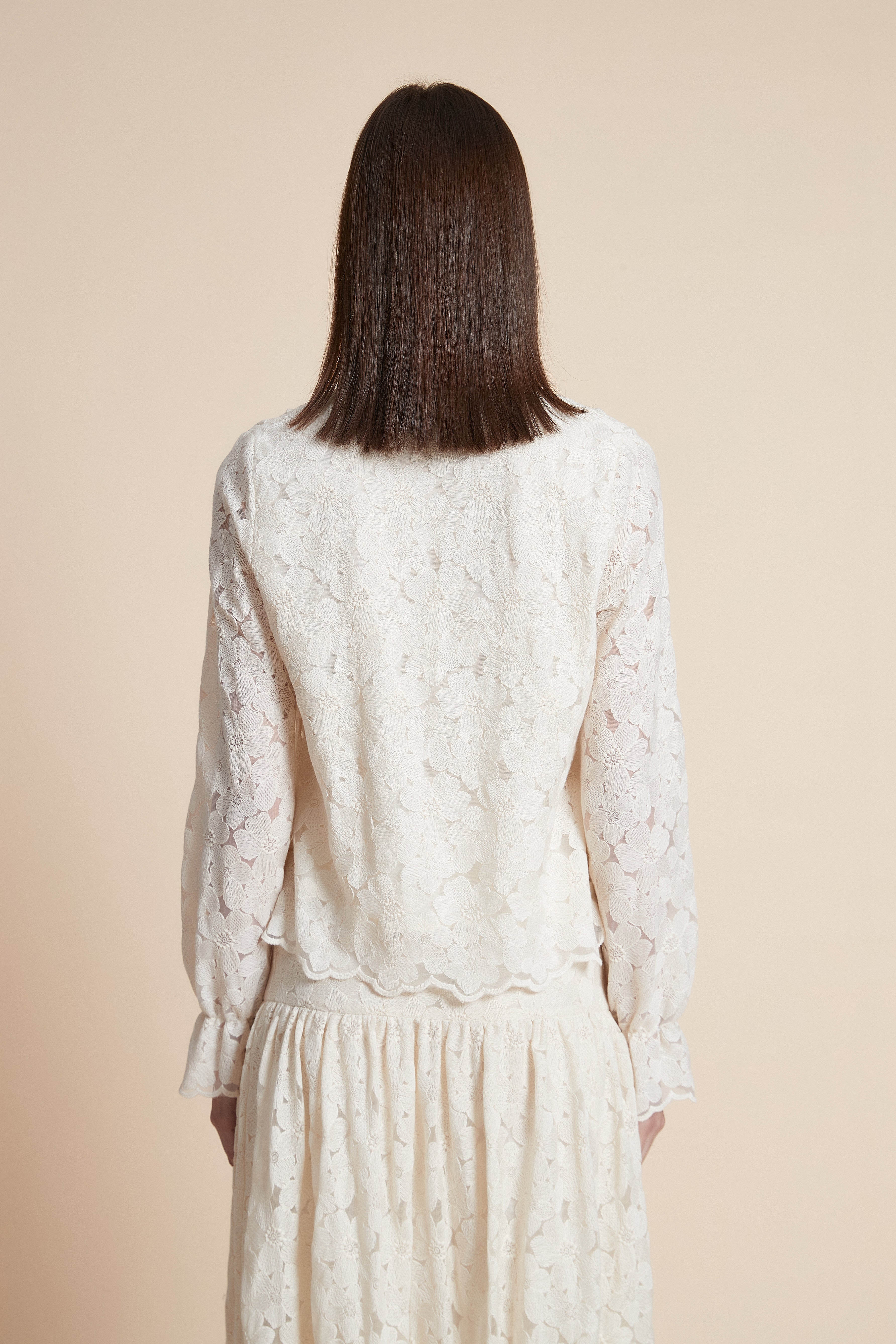 بلوزة بطول الخصر أكمام طويلة