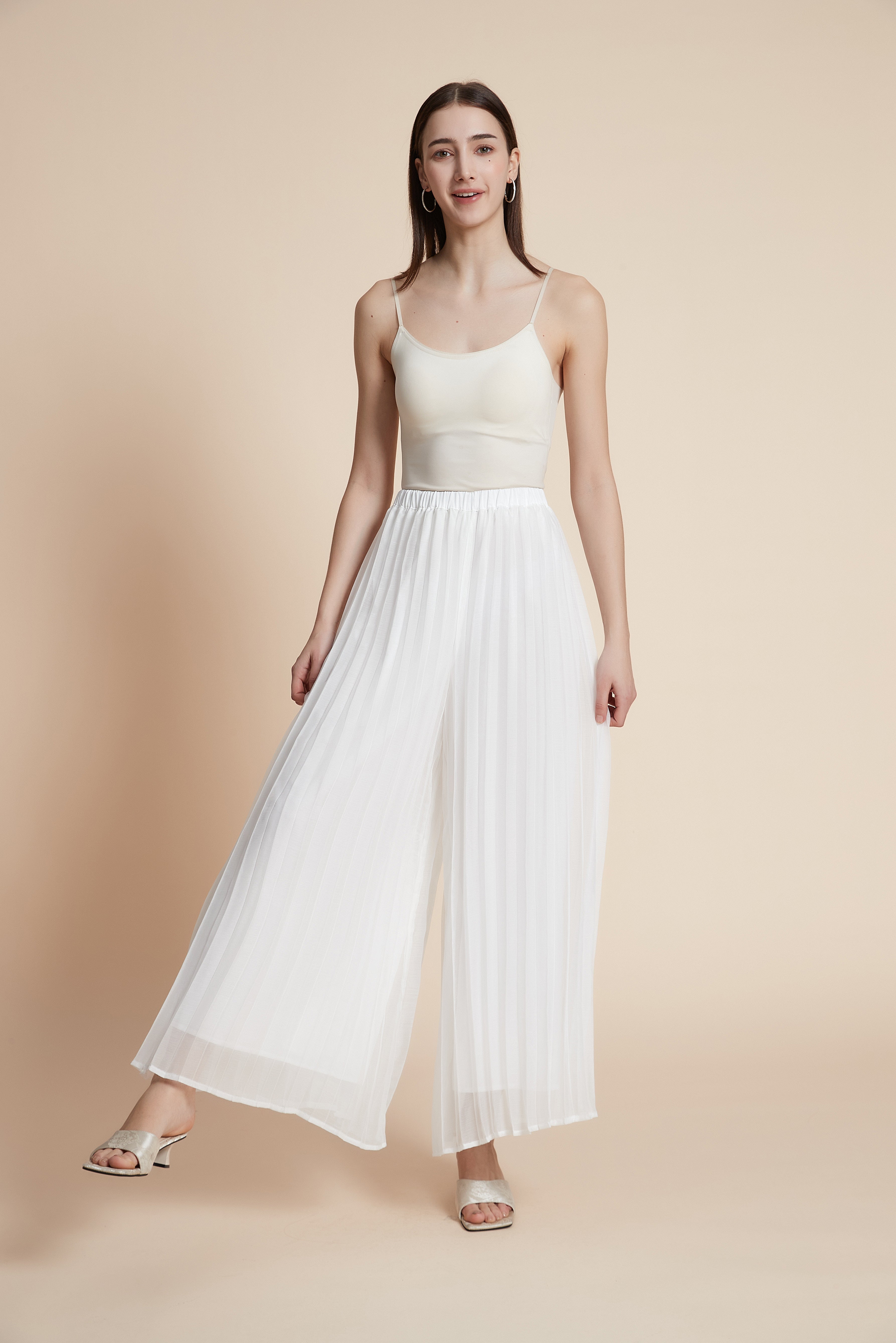 Pleated wide-leg trousers