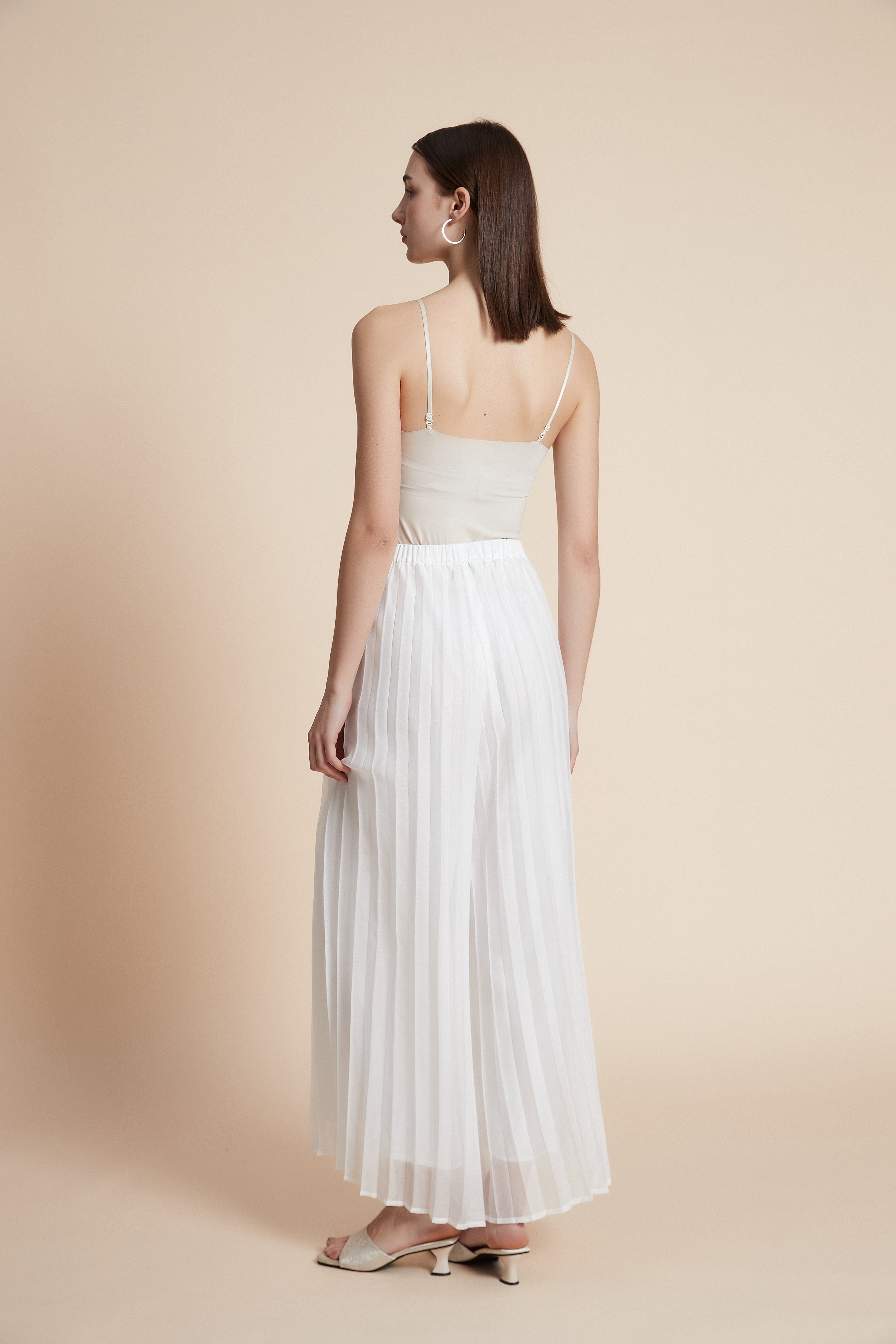 Pleated wide-leg trousers