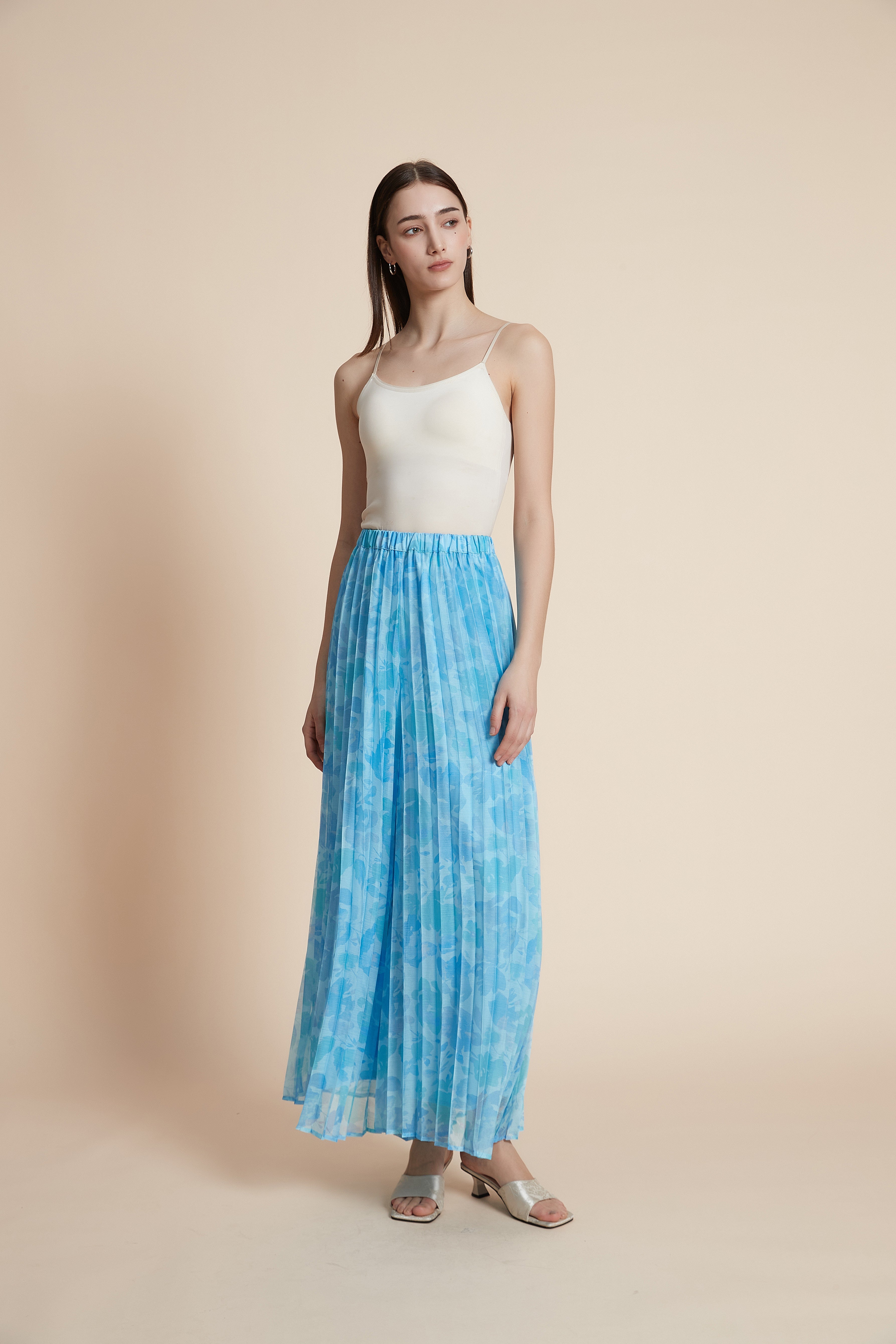 بنطلون بكسرات واسع