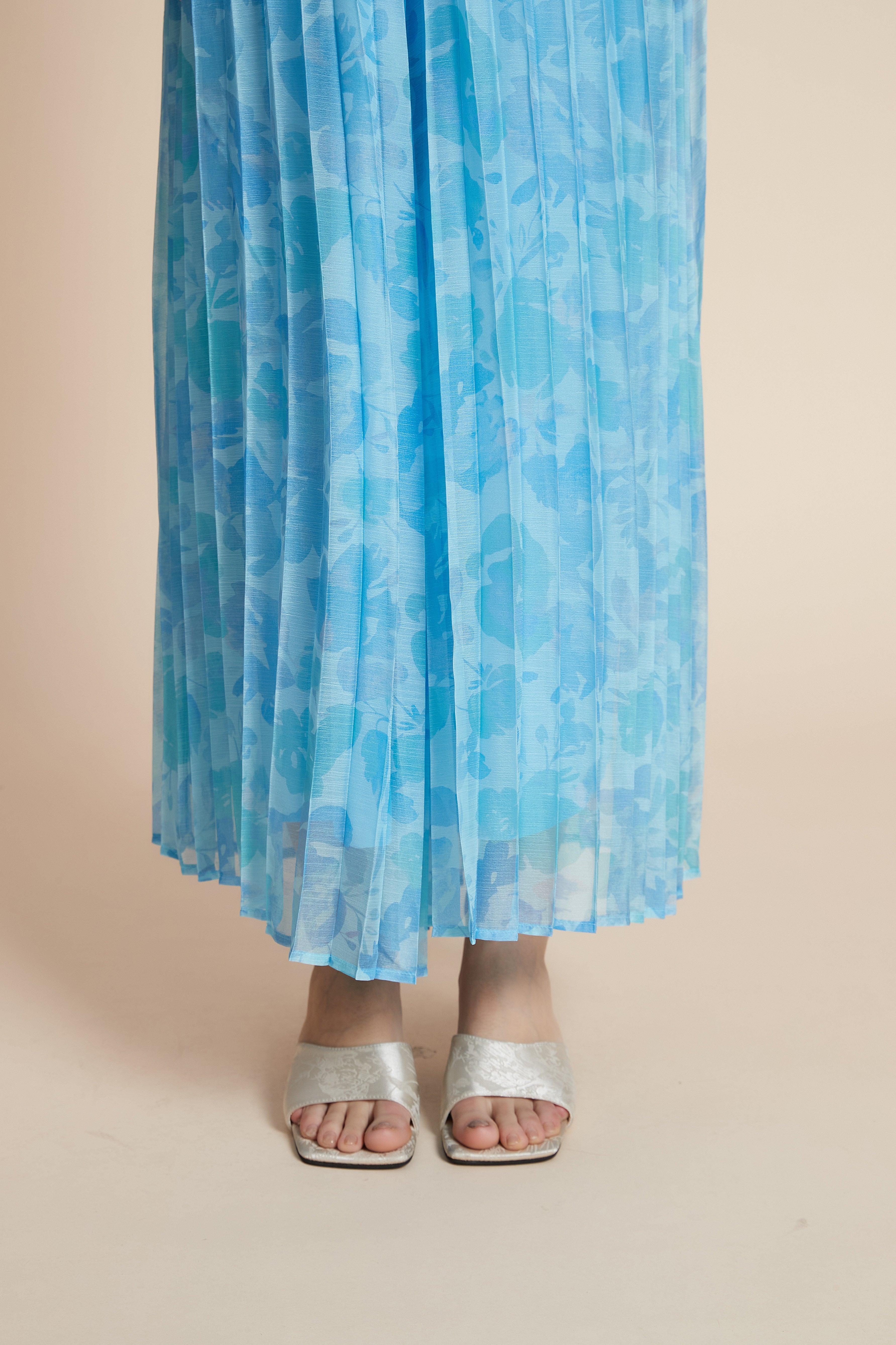 بنطلون بكسرات واسع