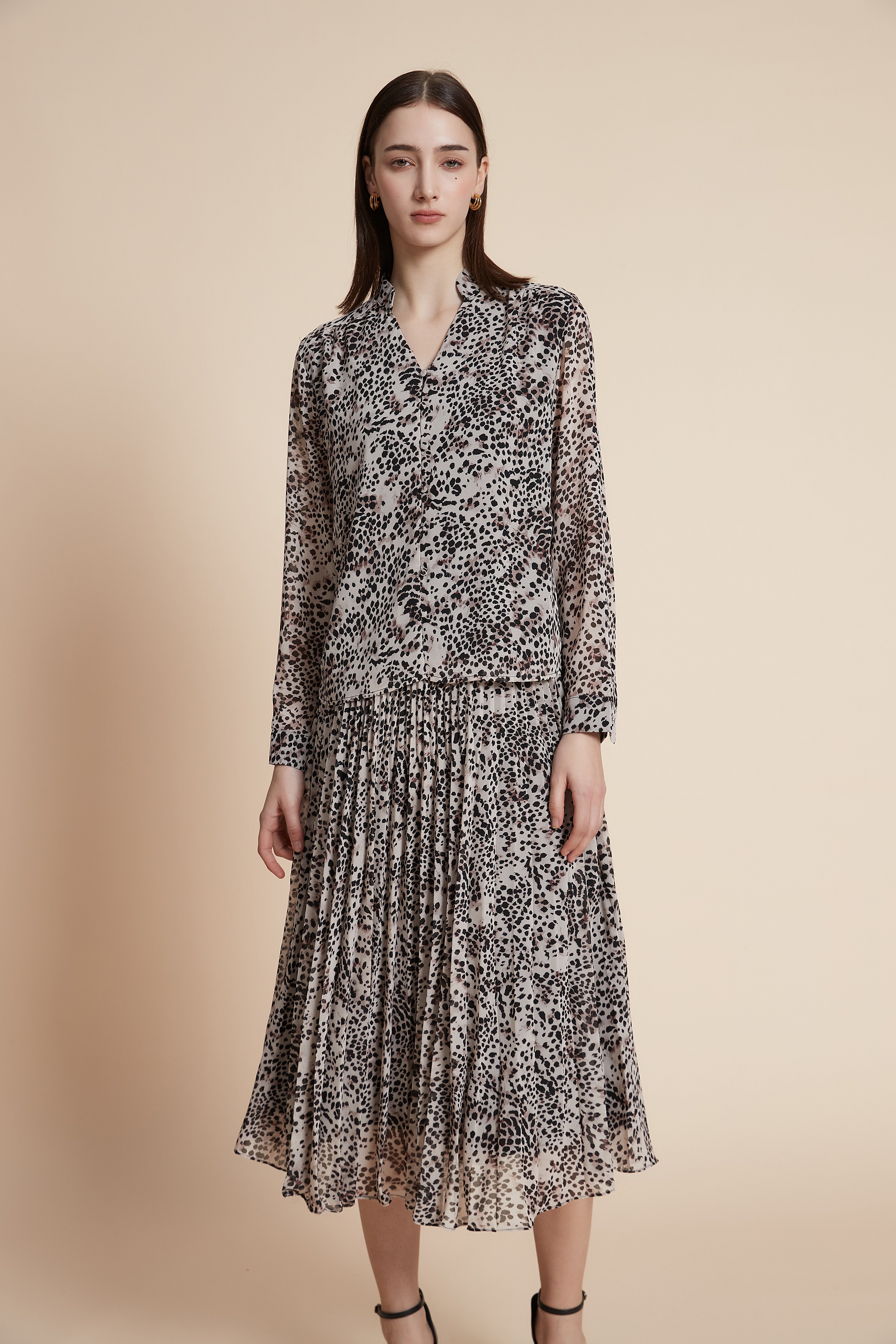 بلوزة بطول الخصر مزخرفة بأكمام طويلة