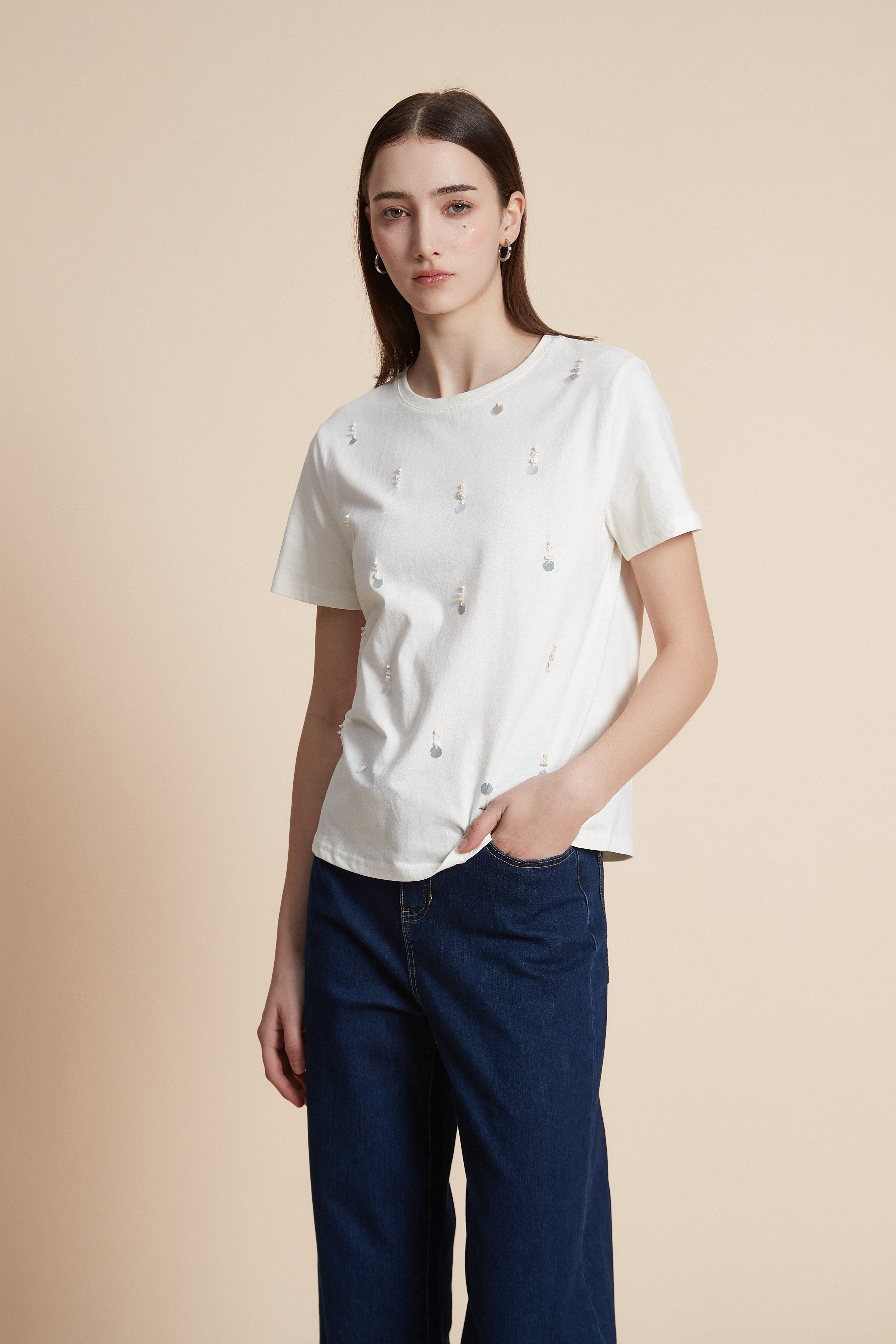 تي شيرت بطول الخصر قصير الأكمام