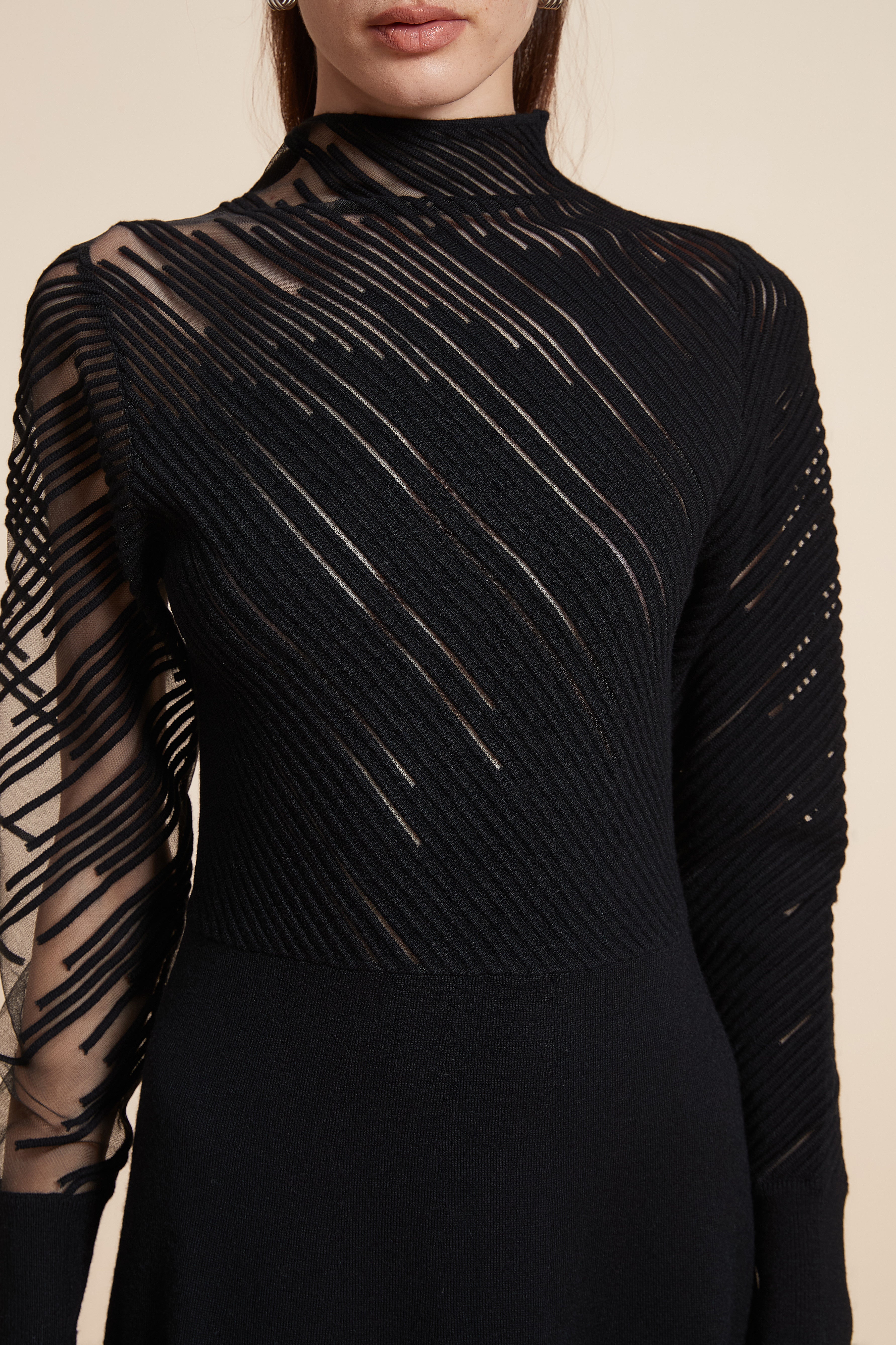 فستان ماكسي رقبة عالية بأكمام طويلة