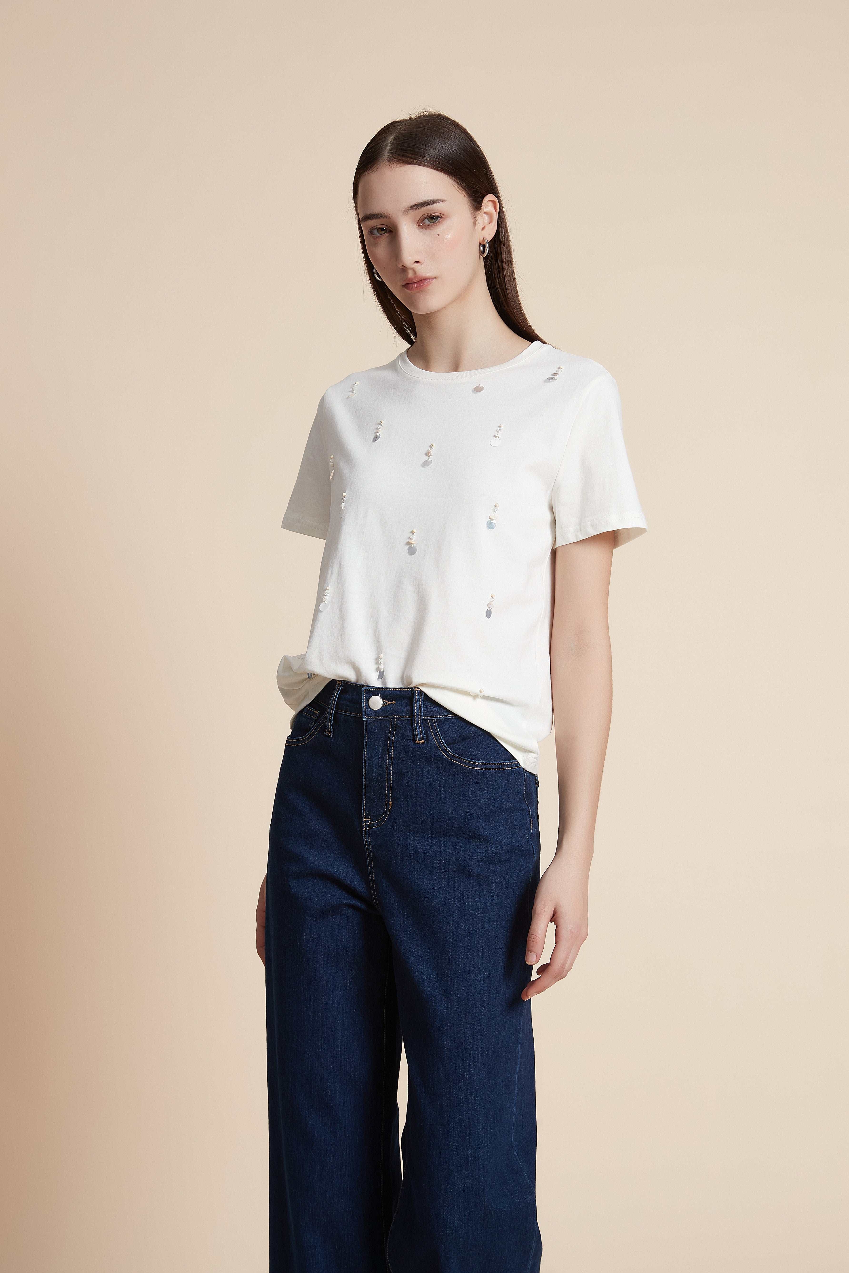 تي شيرت بطول الخصر قصير الأكمام