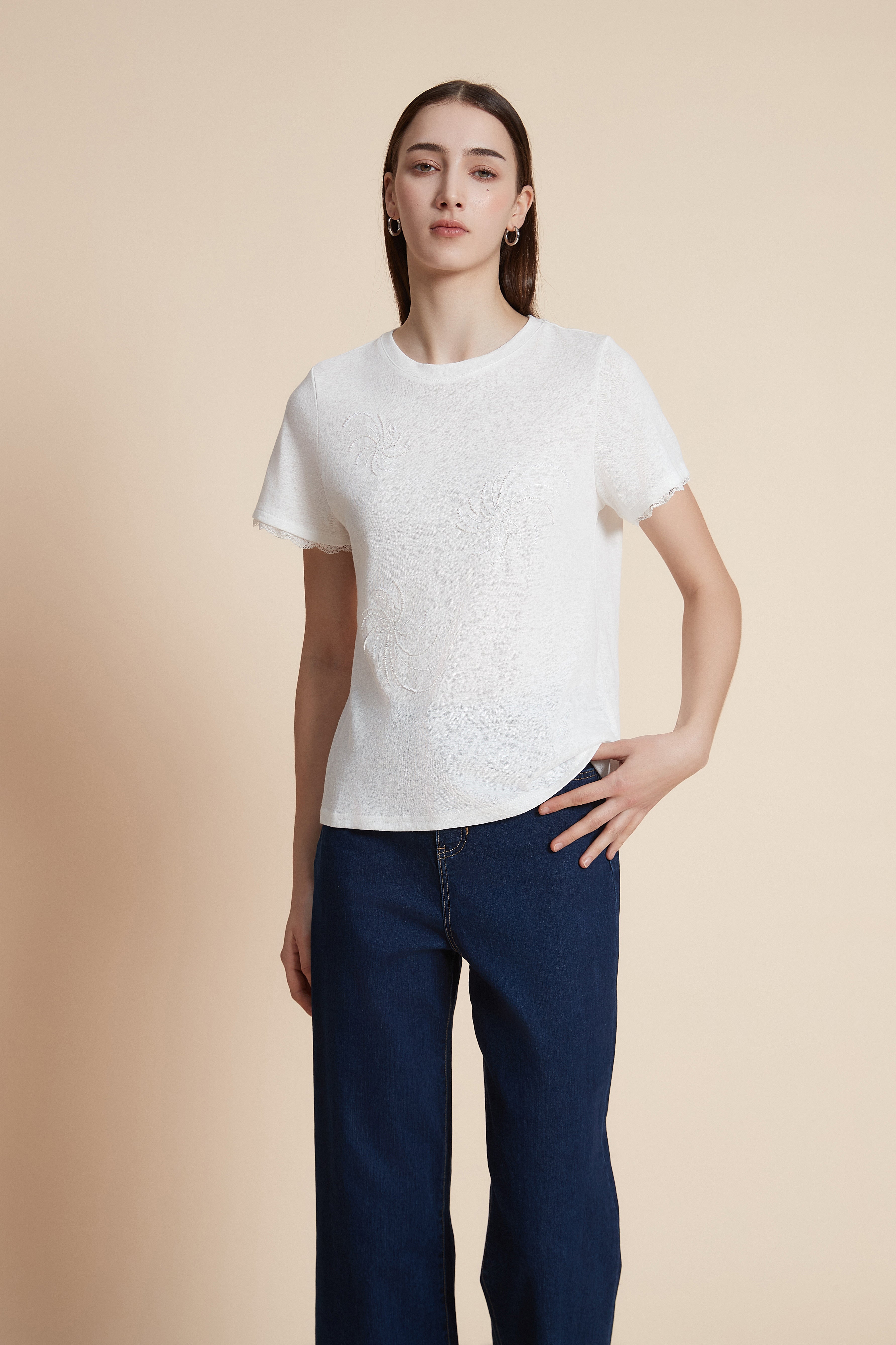 تي شيرت بطول الخصر كم قصير