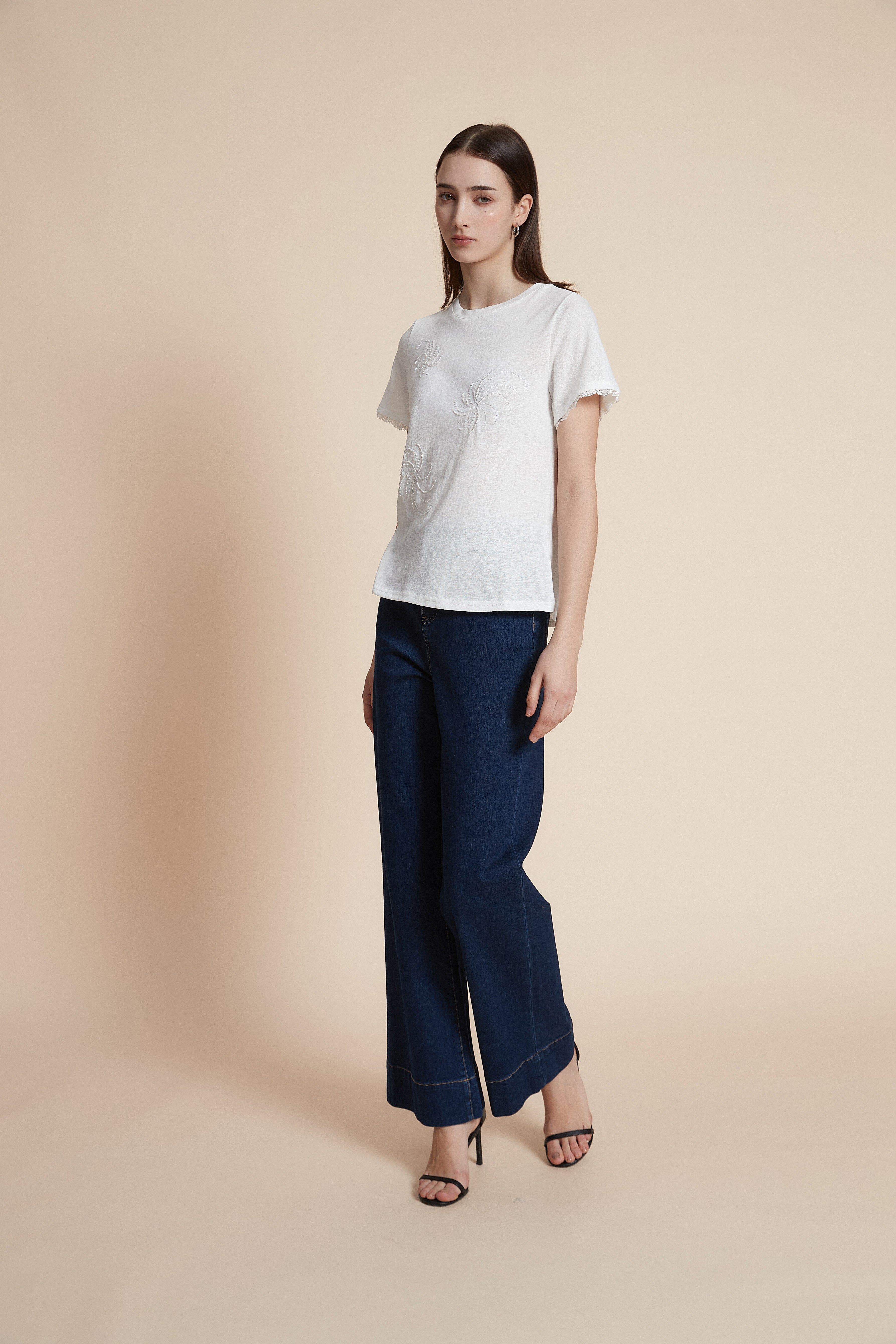 تي شيرت بطول الخصر كم قصير