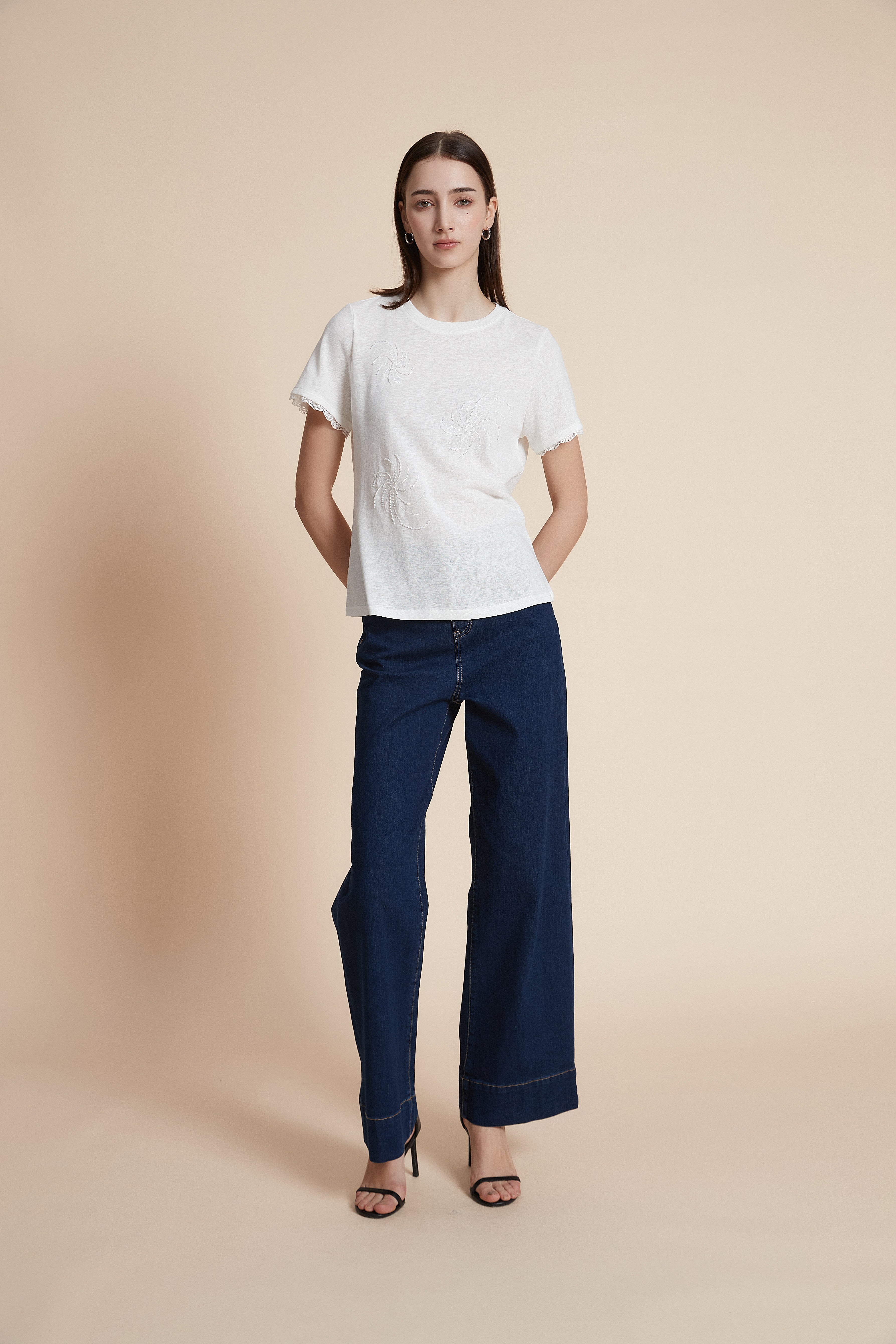 تي شيرت بطول الخصر كم قصير