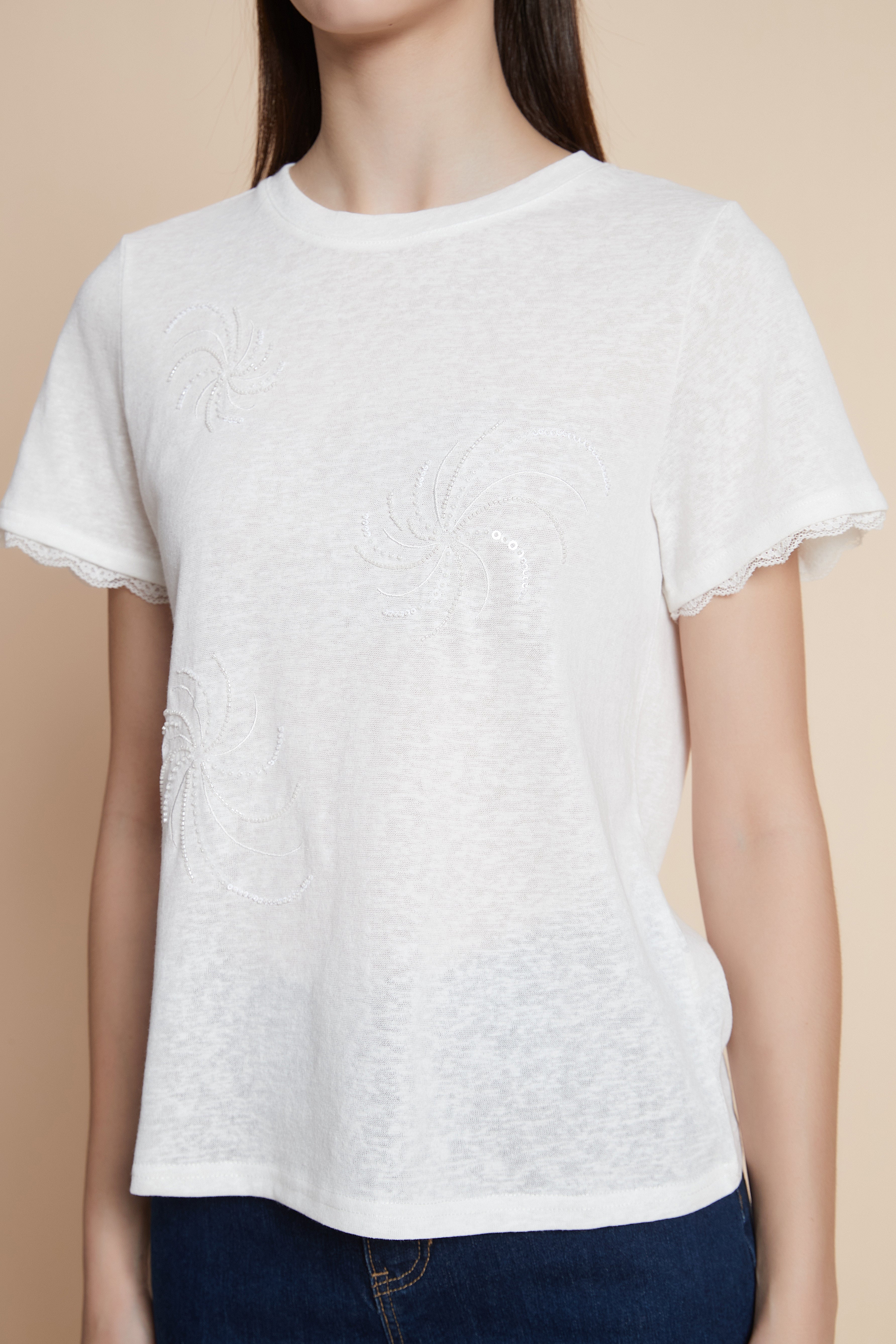 تي شيرت بطول الخصر كم قصير