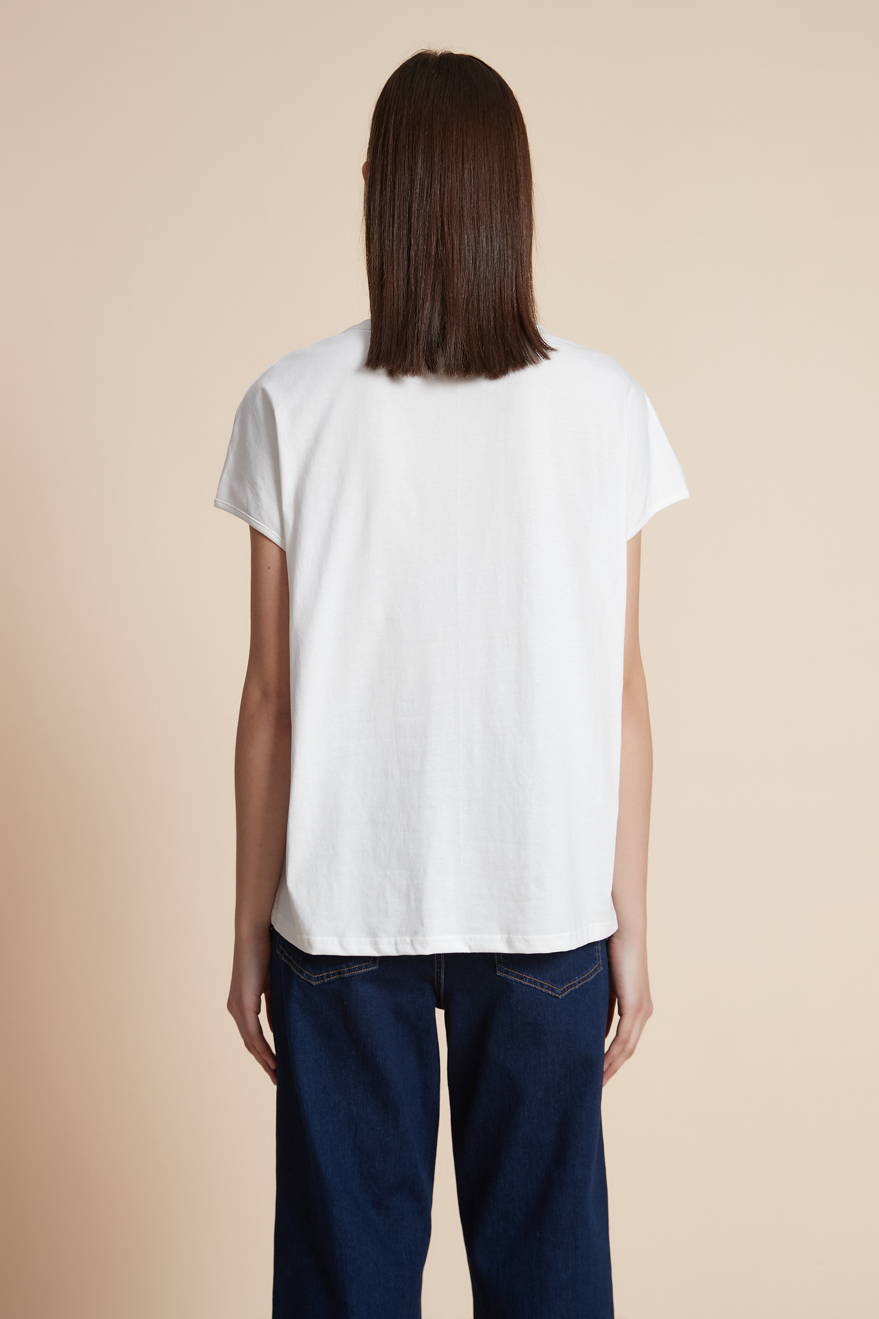 Sleeveless waist-length T-shirt with shoulder embroidery