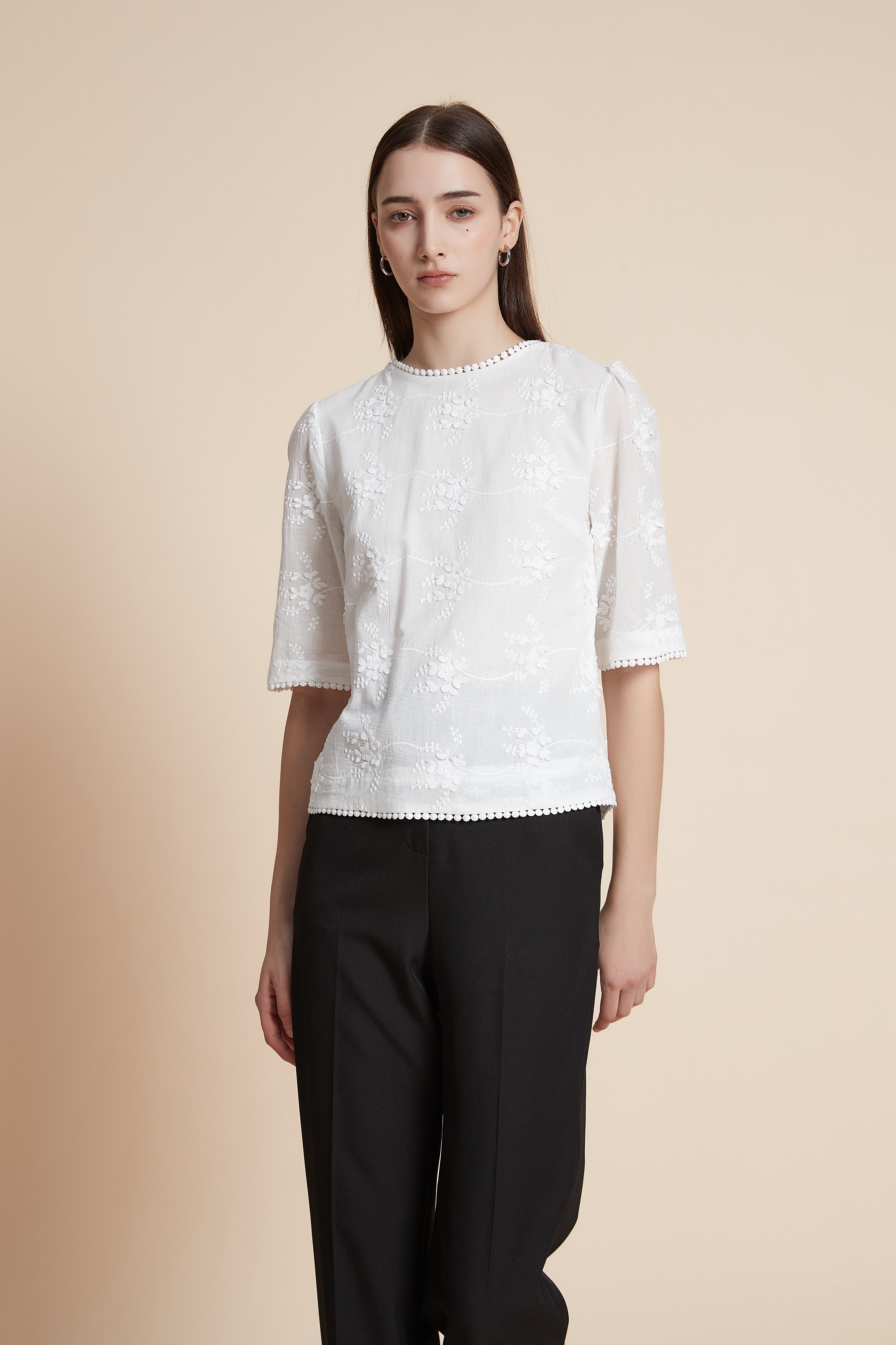 توب بطول الخصر قصير الأكمام