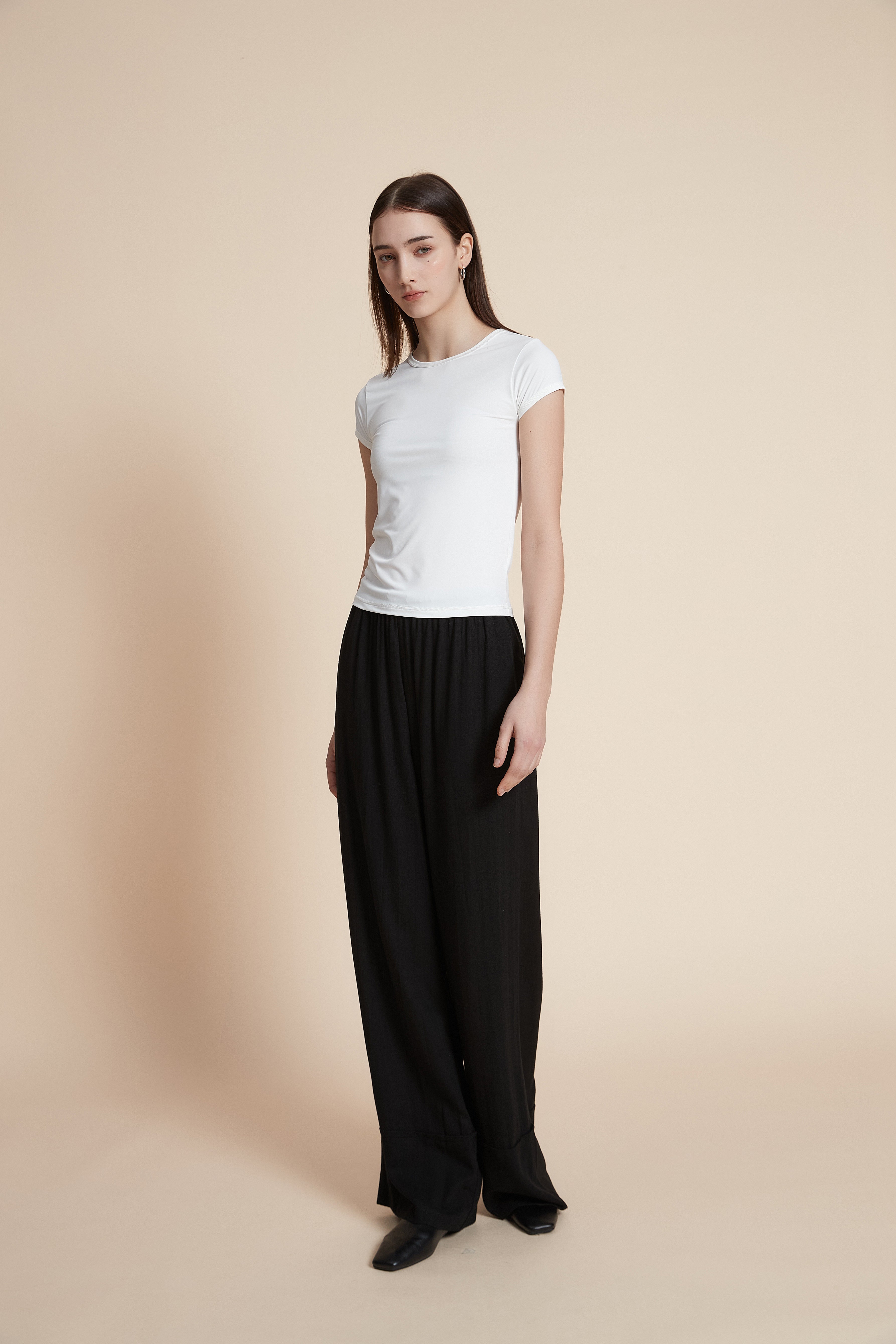 Short-sleeved waist-length T-shirt