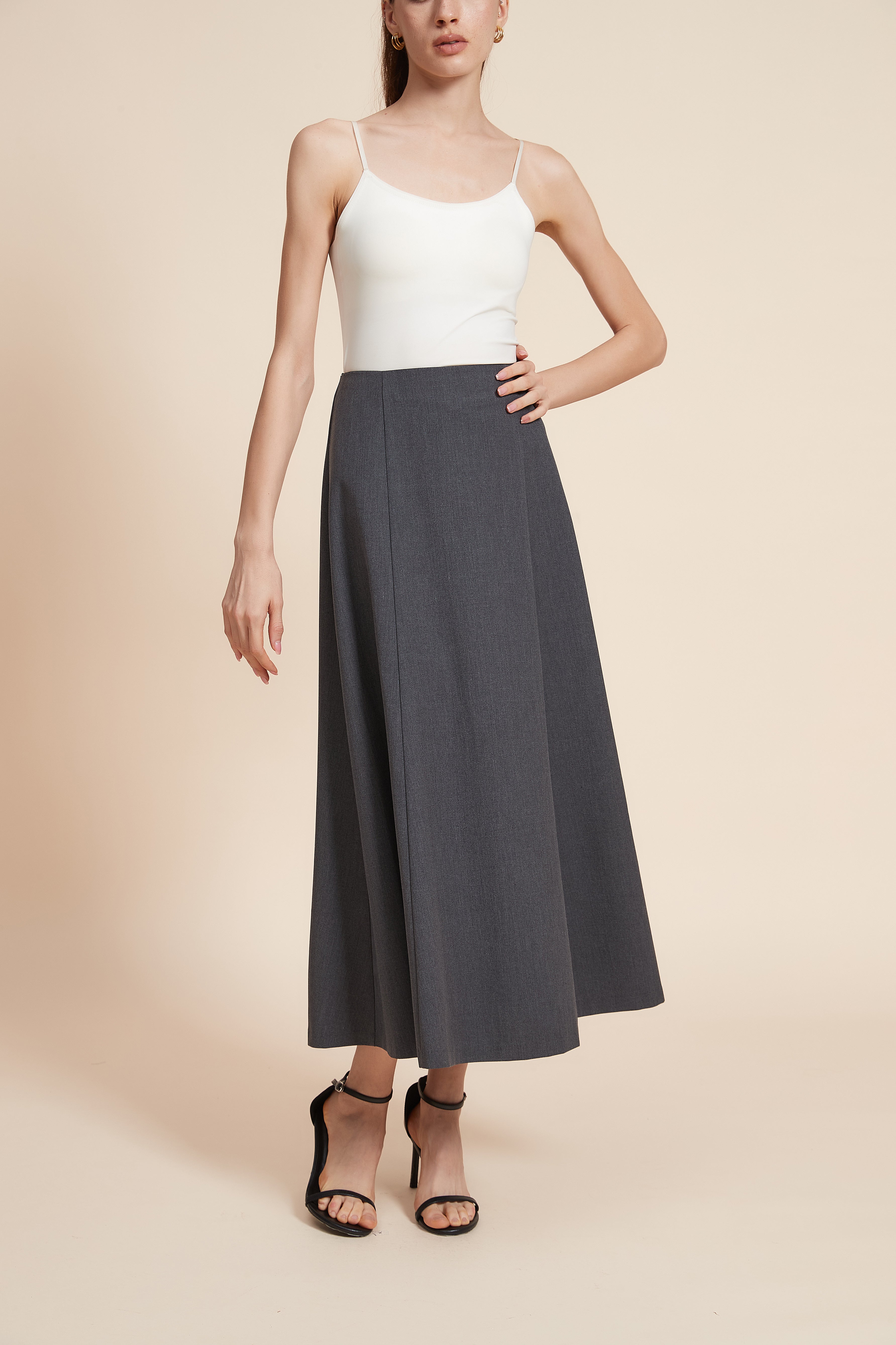 تنورة ميدي سادة واسعة