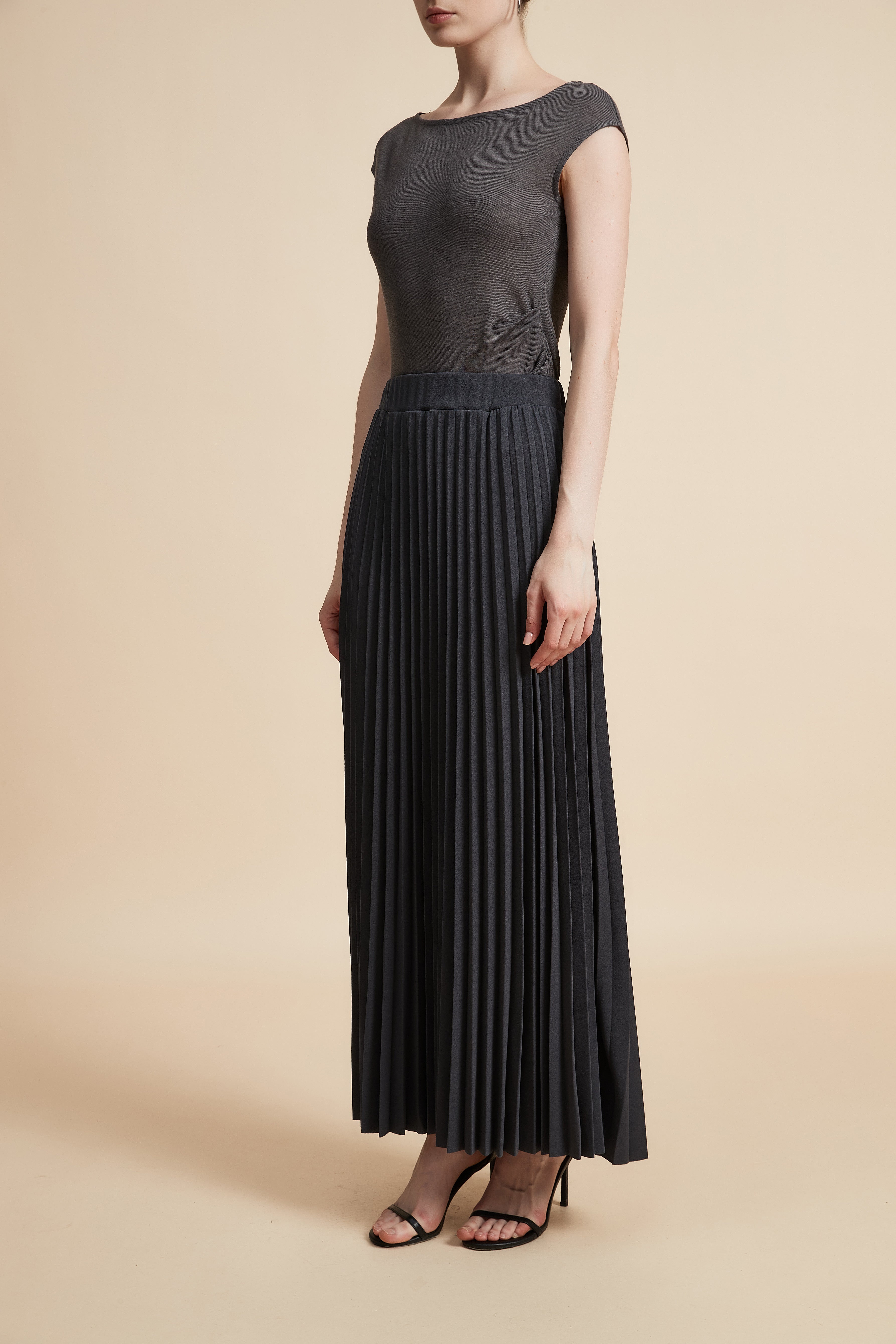 Solid Long Pleated Skirt