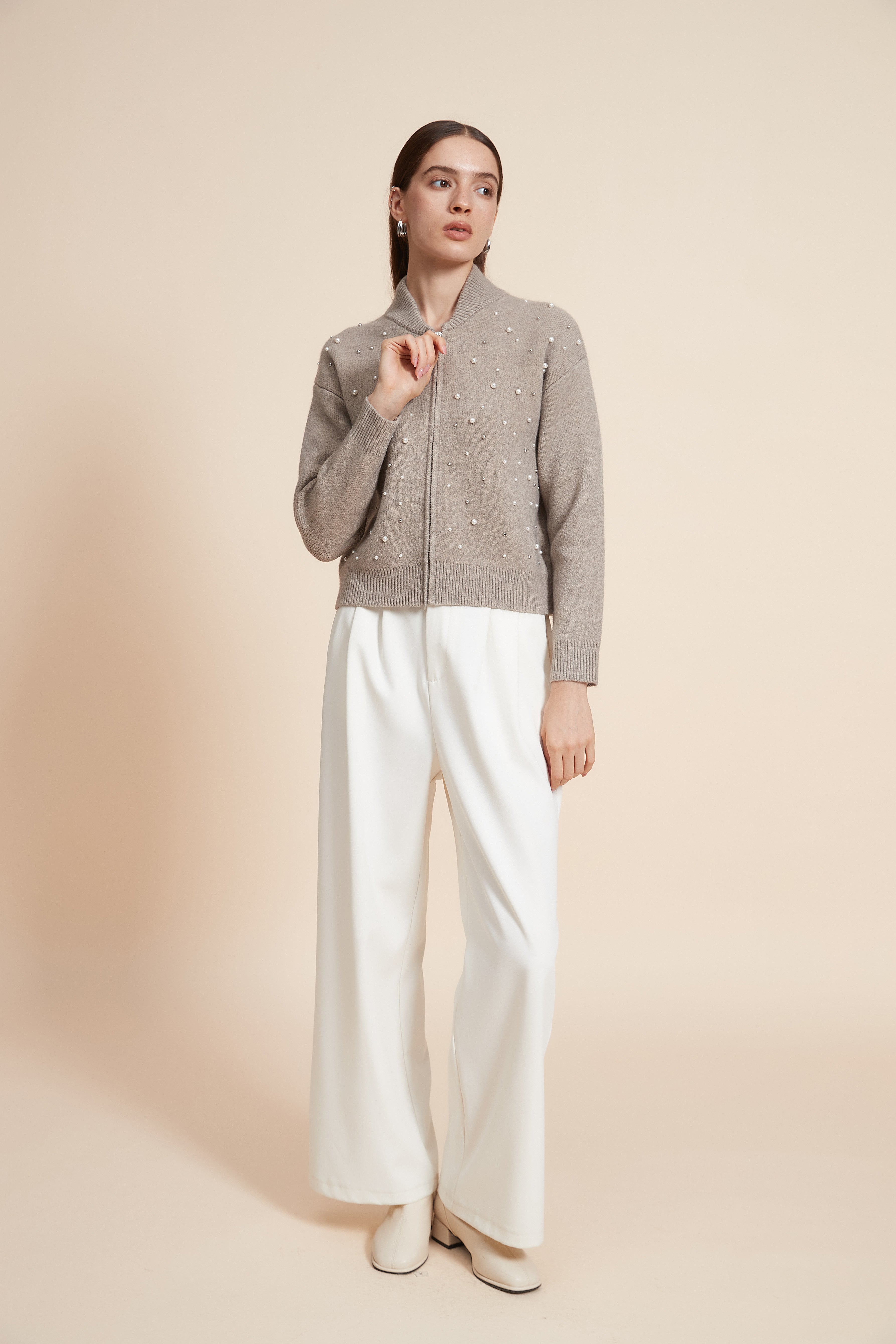 Plain Short Sweatshirt Embellished With Pearls