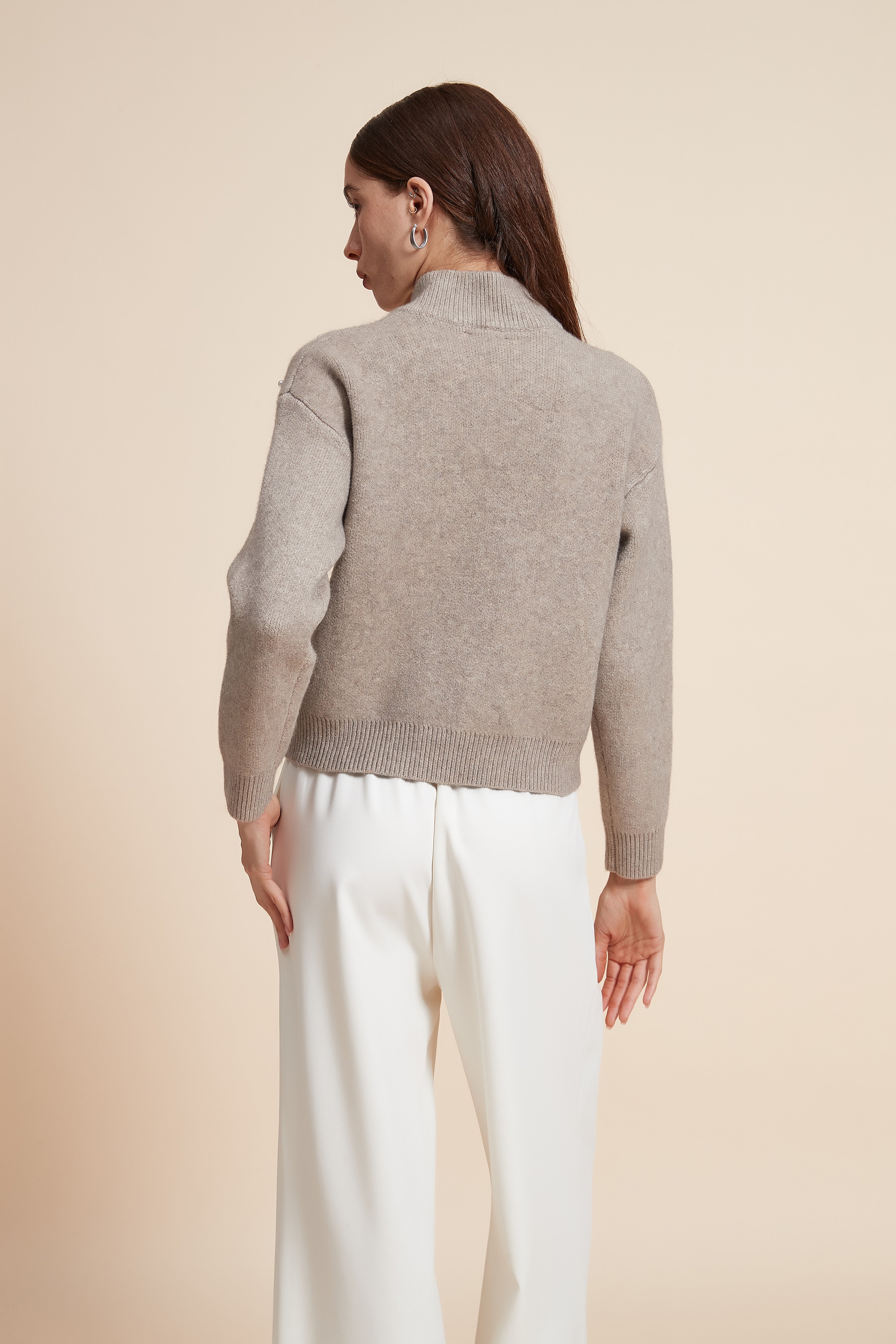 Plain Short Sweatshirt Embellished With Pearls