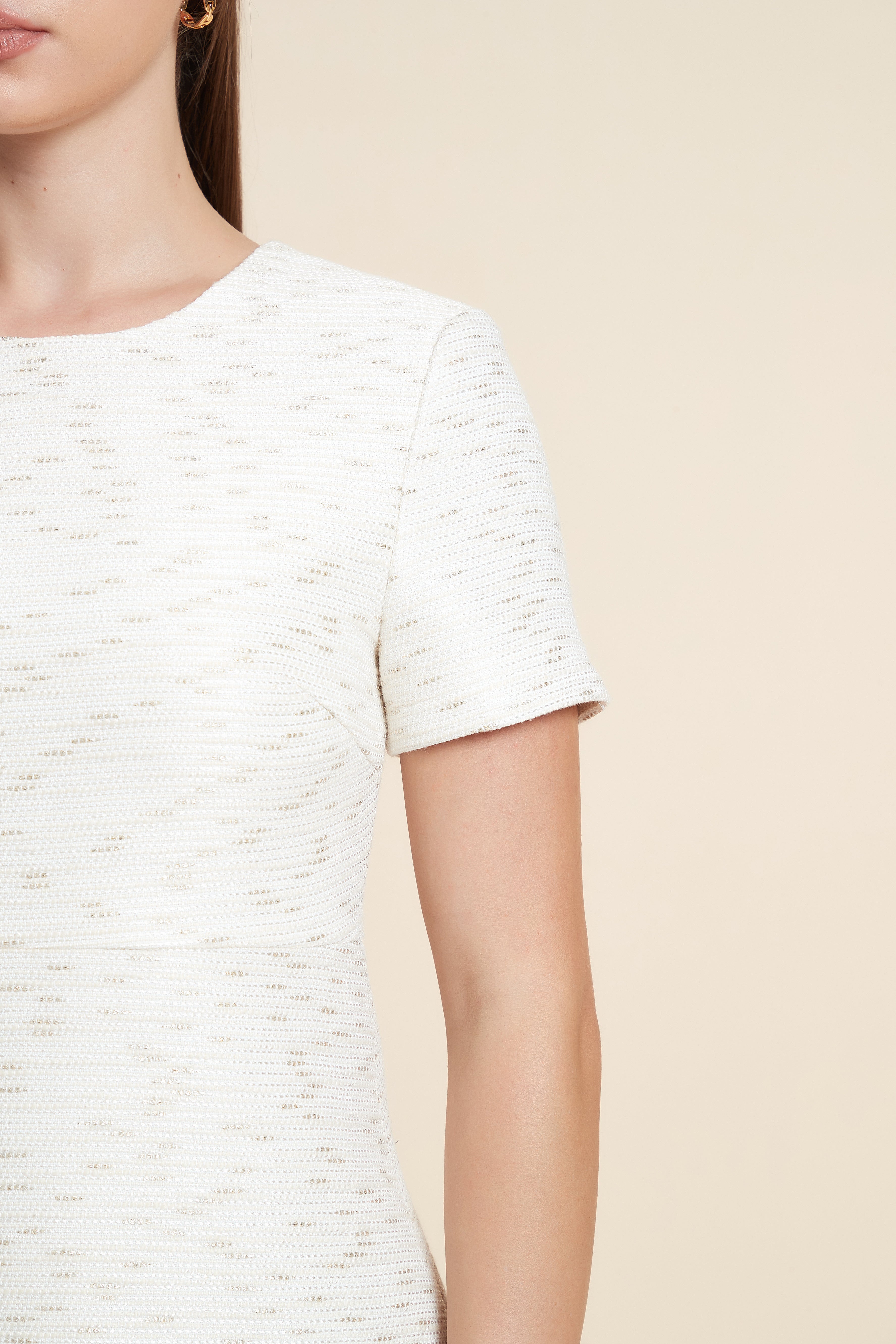 فستان قصير نصف كم مرصع فصوص من أسفل