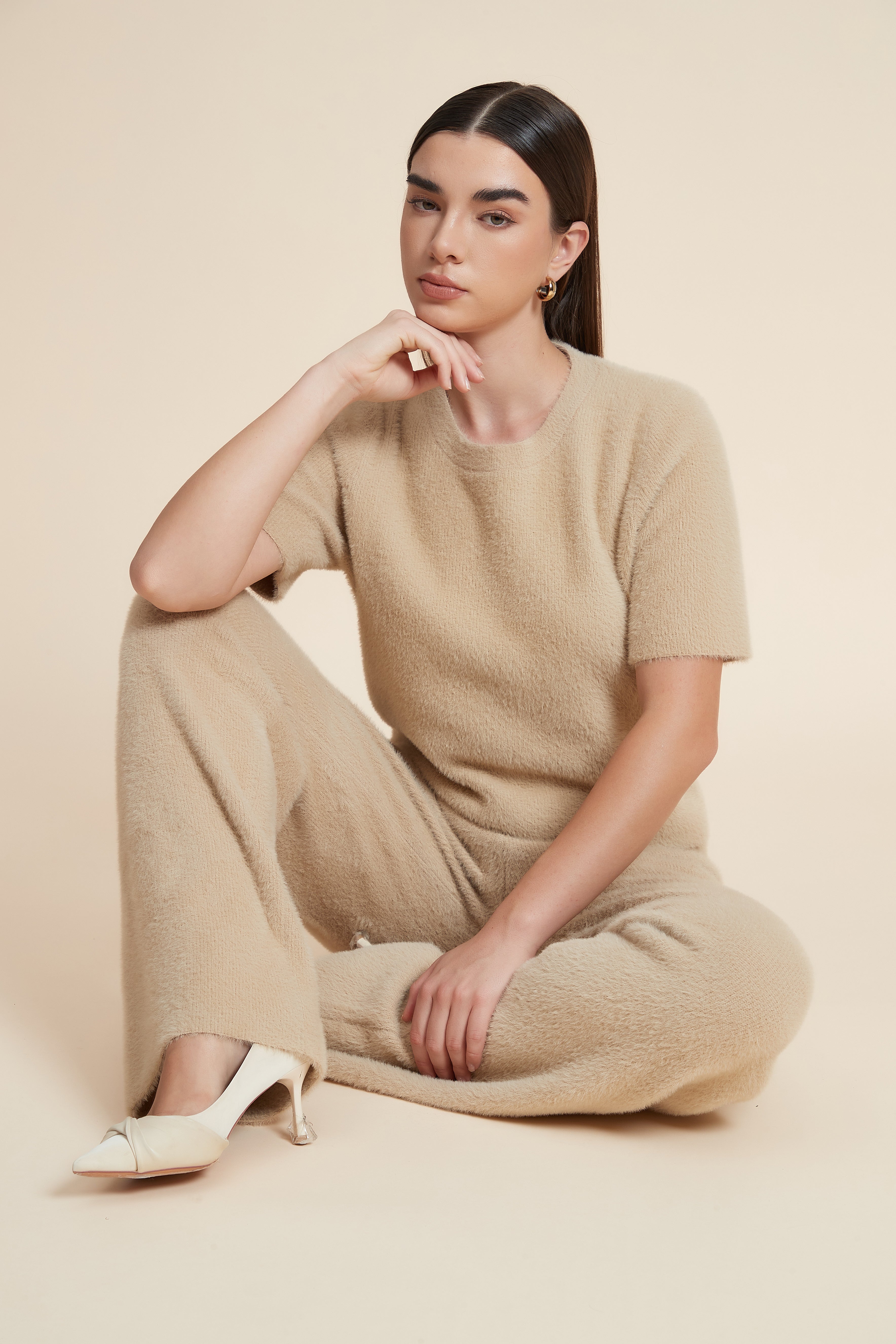 بلوزة قصيرة سادة بكم قصير