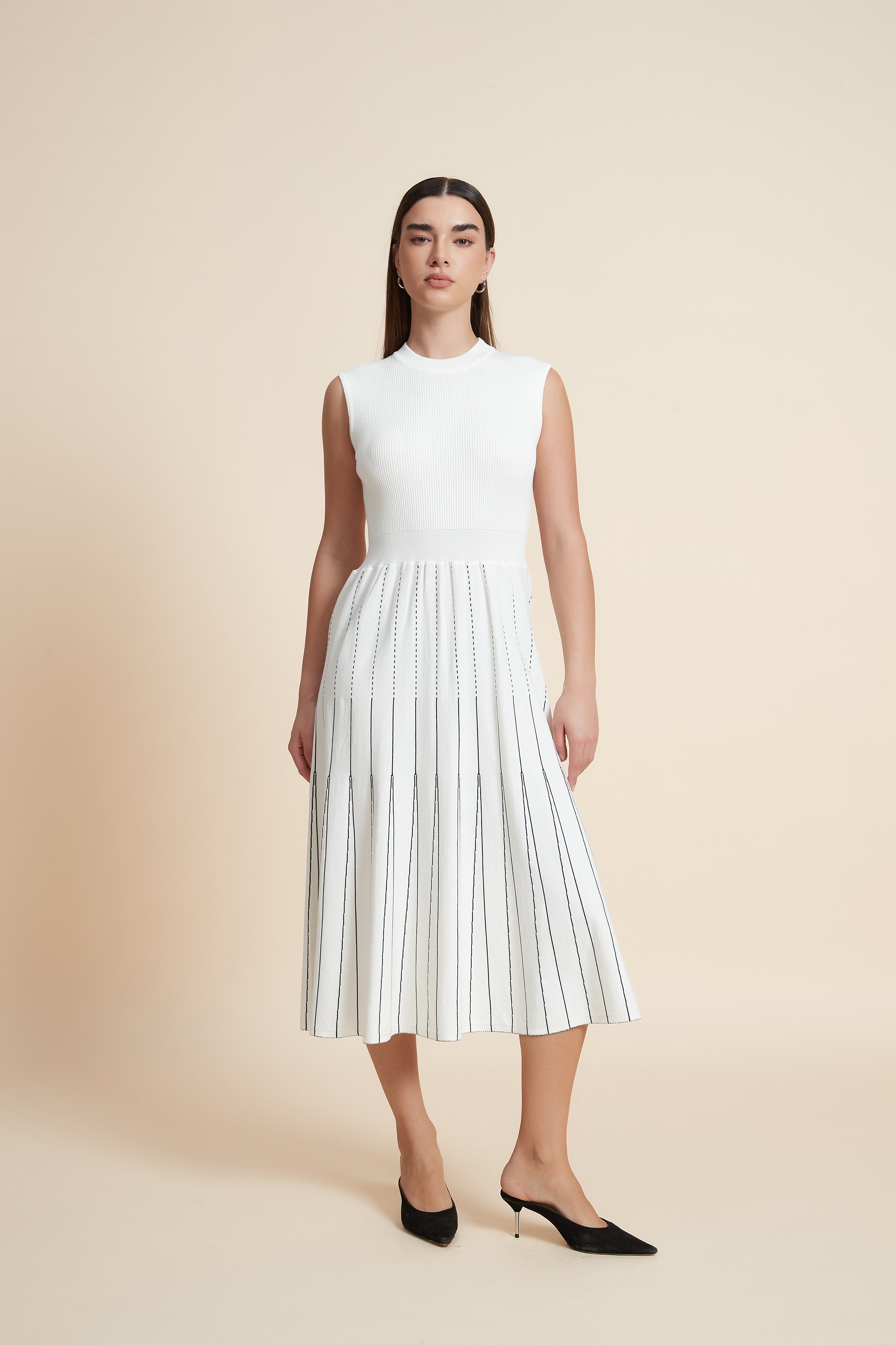 فستان ميدي بدون أكمام مخطط بالطول