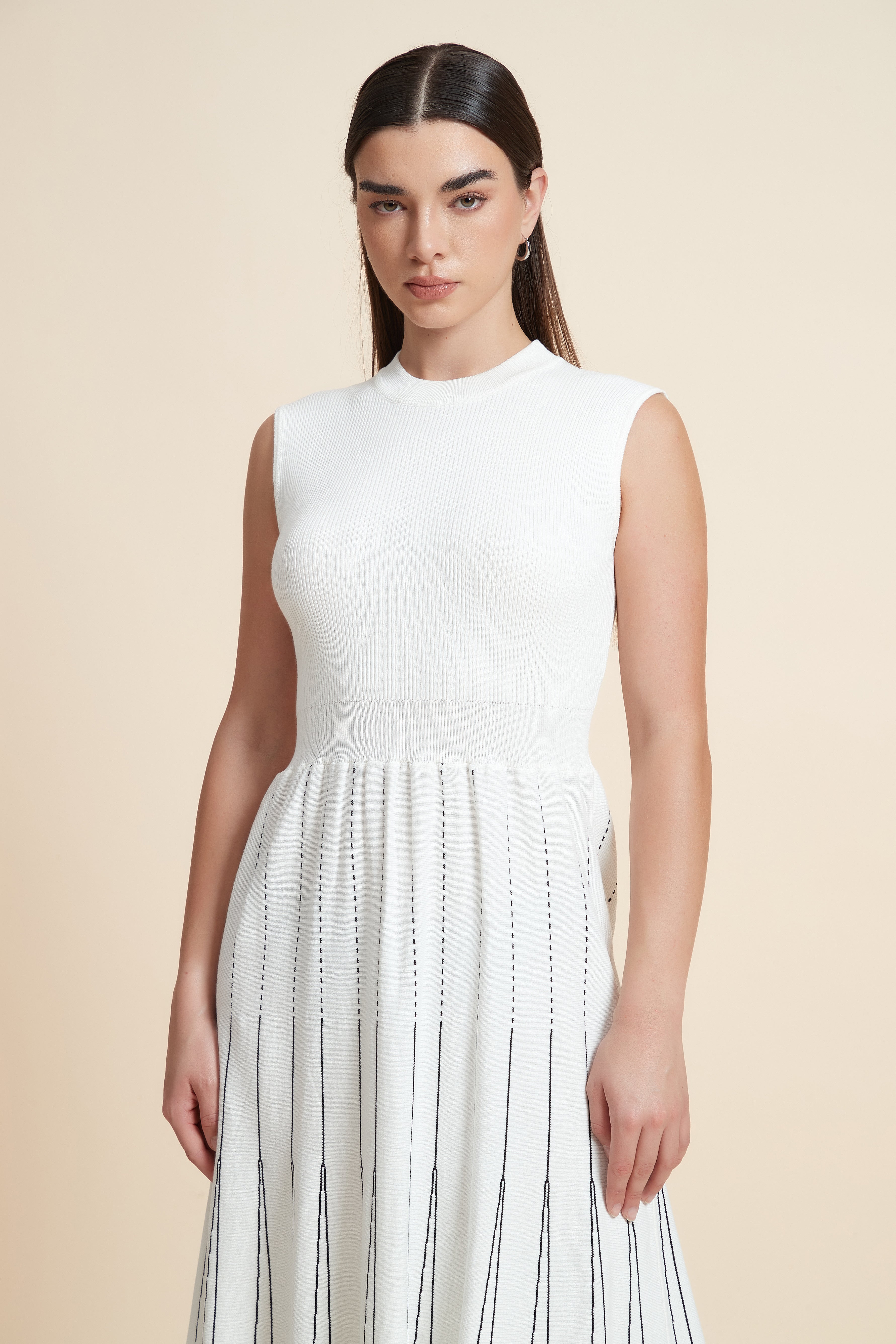 فستان ميدي بدون أكمام مخطط بالطول