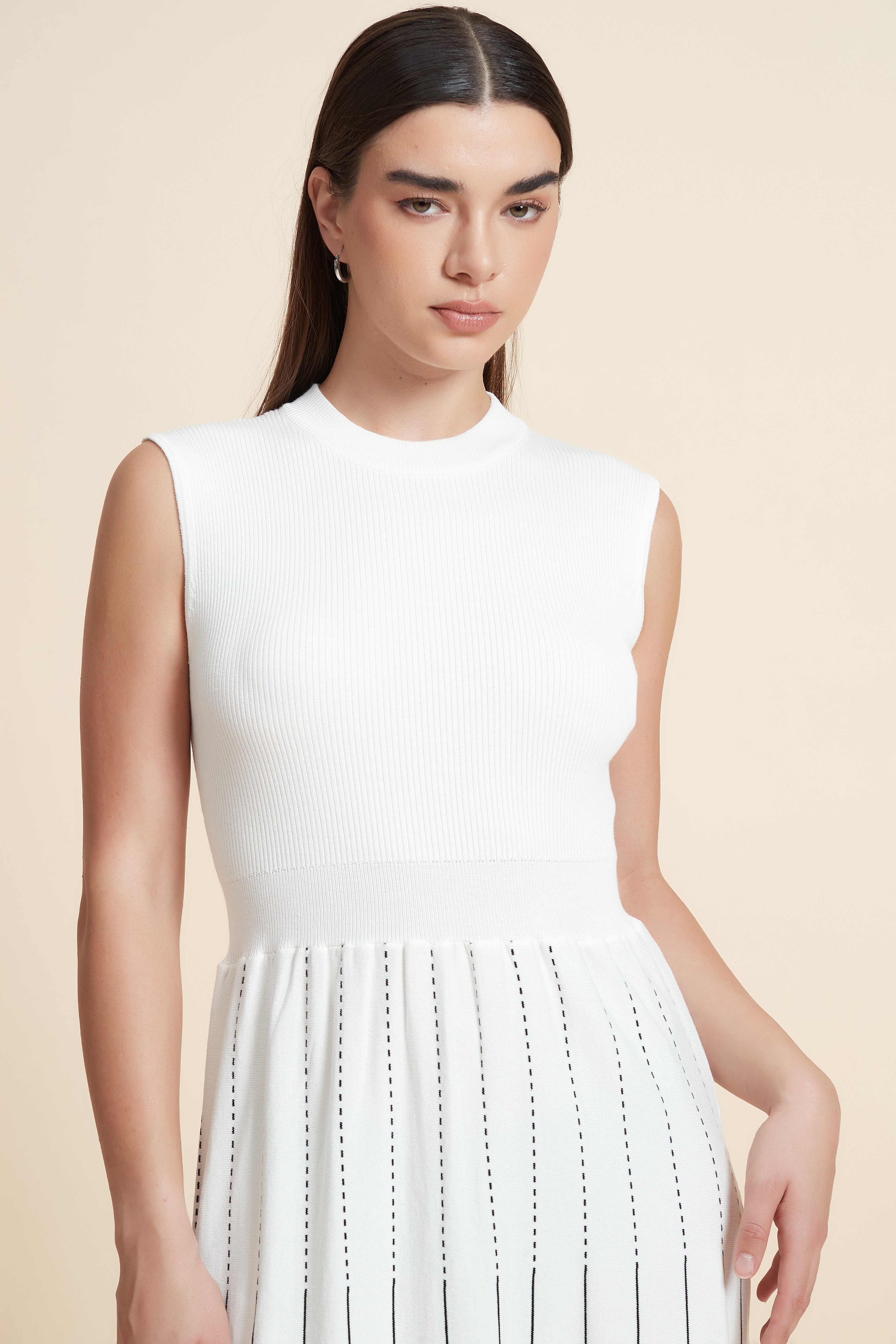 فستان ميدي بدون أكمام مخطط بالطول