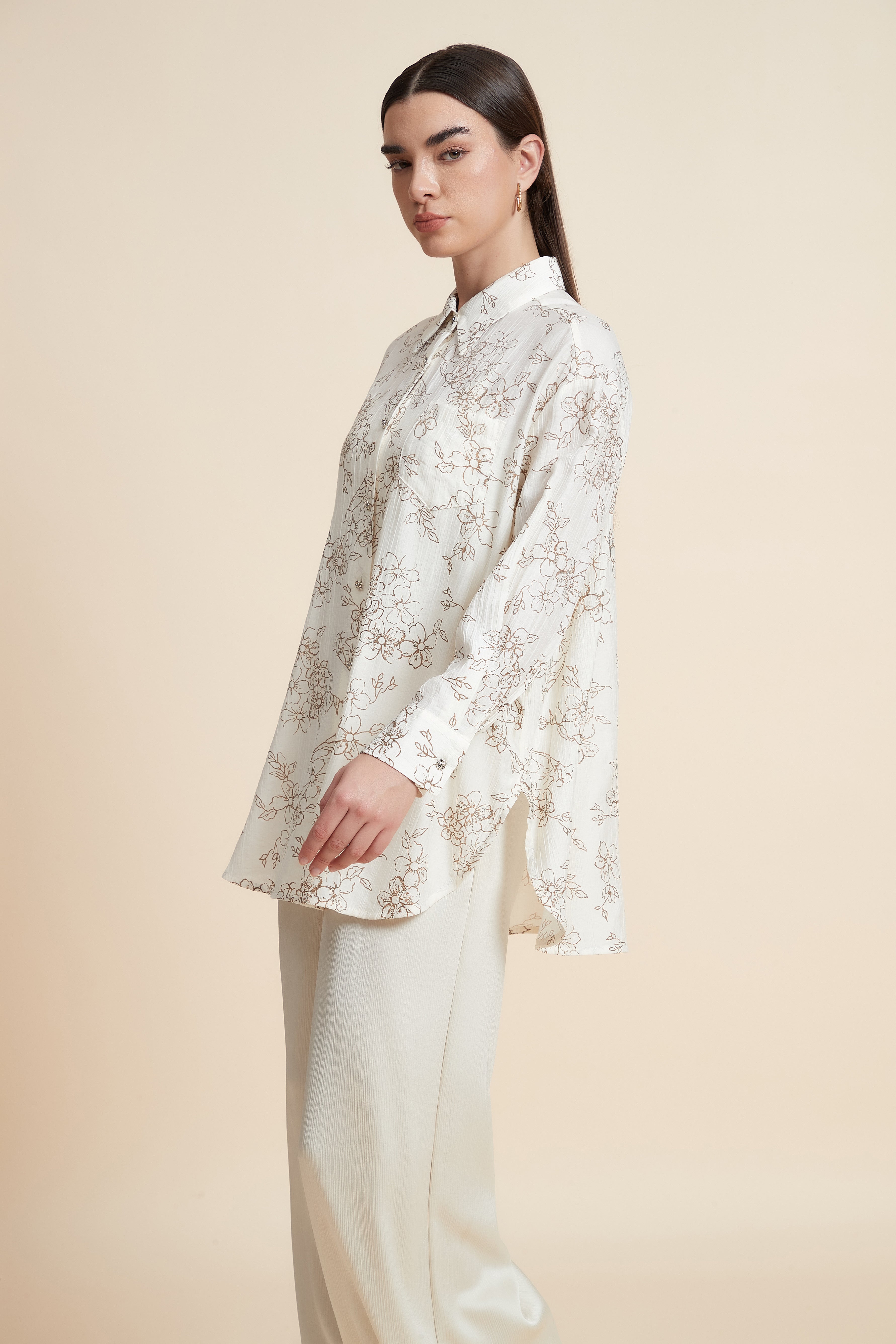 بلوزة منقوشة بكم طويل وياقة قميص